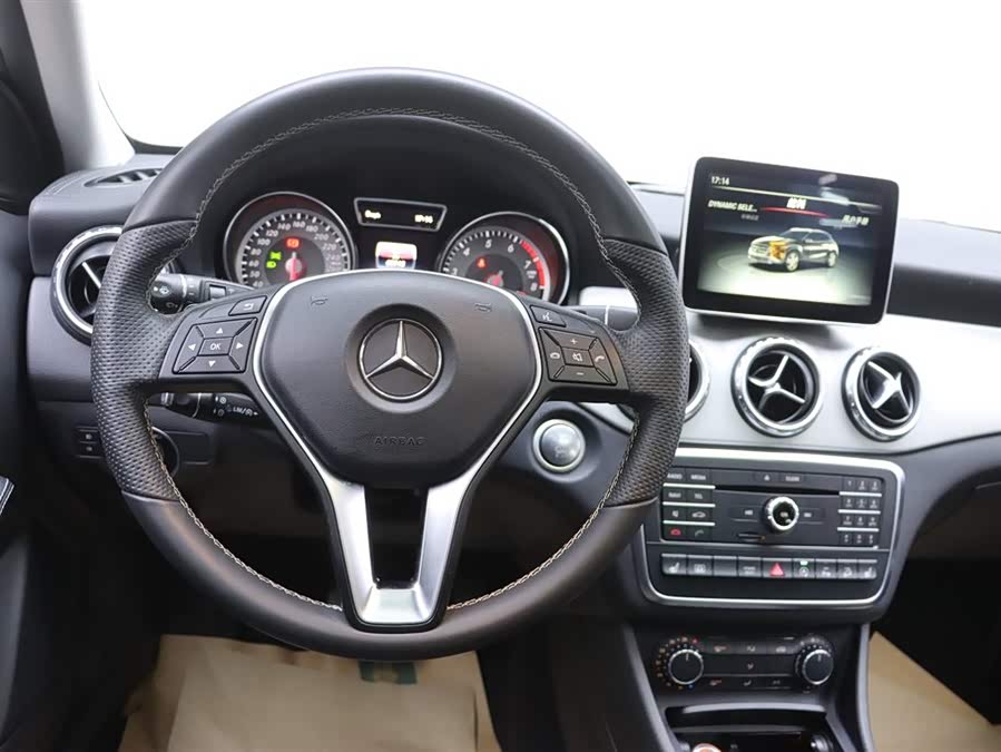 Mercedes-Benz GLA Class 2016 car image #29