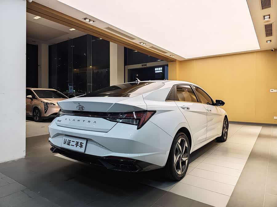 Hyundai Elantra 2023 immagine di auto #29