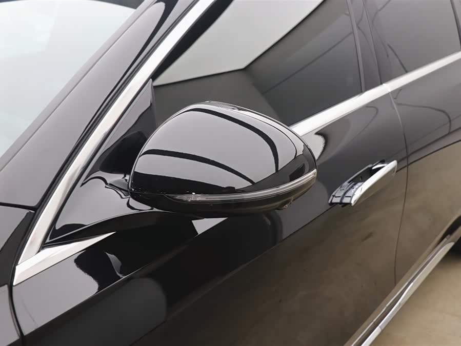 Mercedes-Benz E Class 2025 car image #29