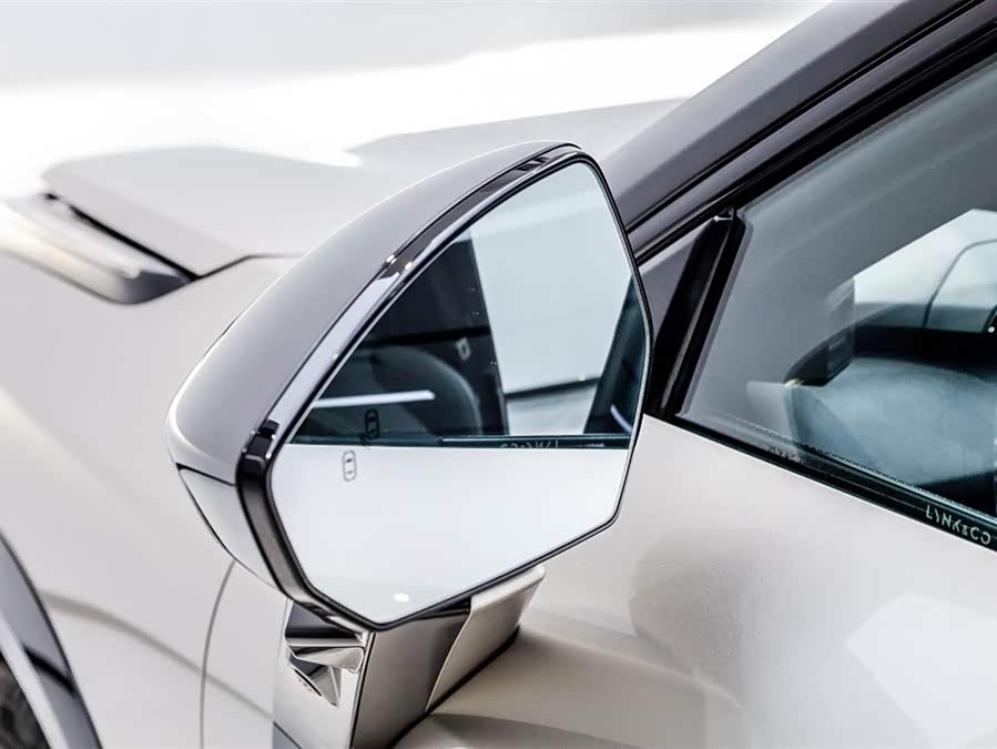 Lynk & Co 08 EM-P 2024 car image #29