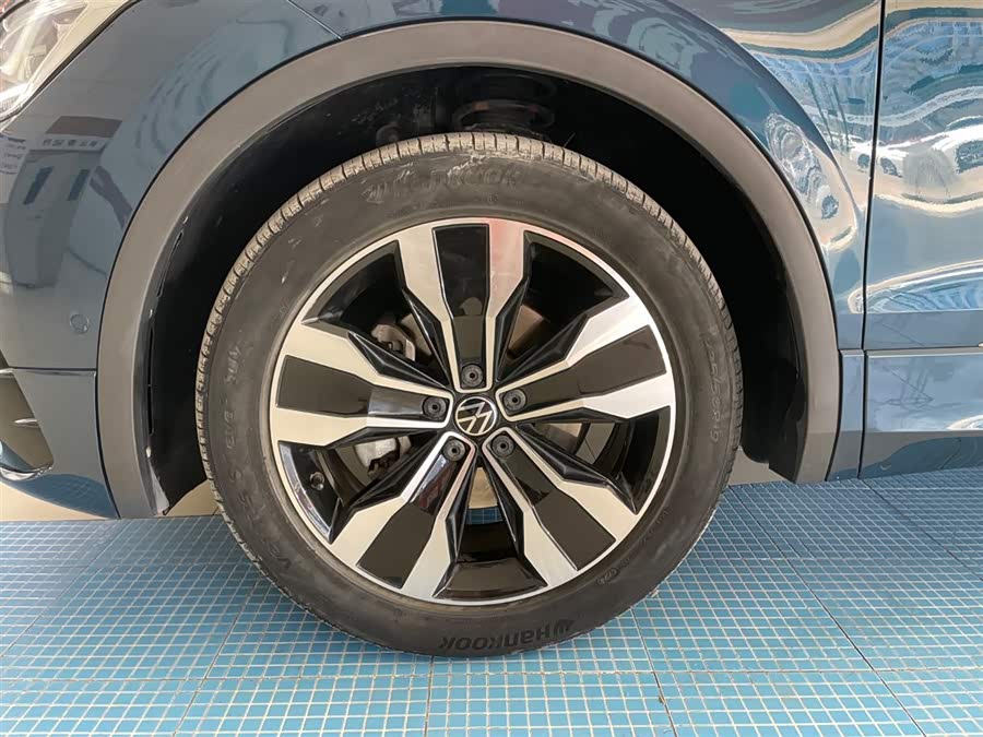 Volkswagen Tiguan L 2022 car image #29