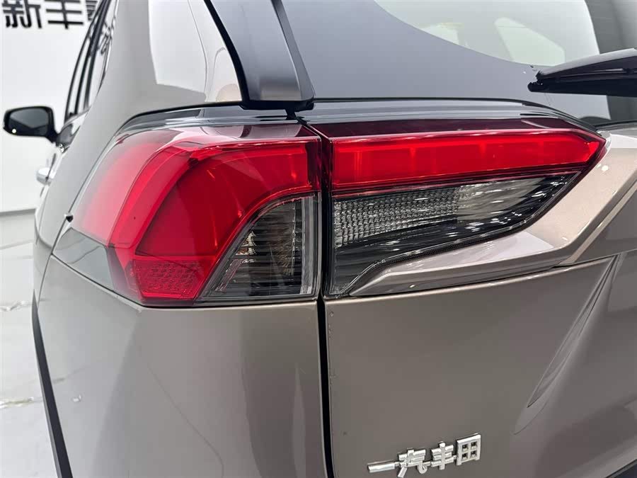 Toyota RAV4 2020 car image #29