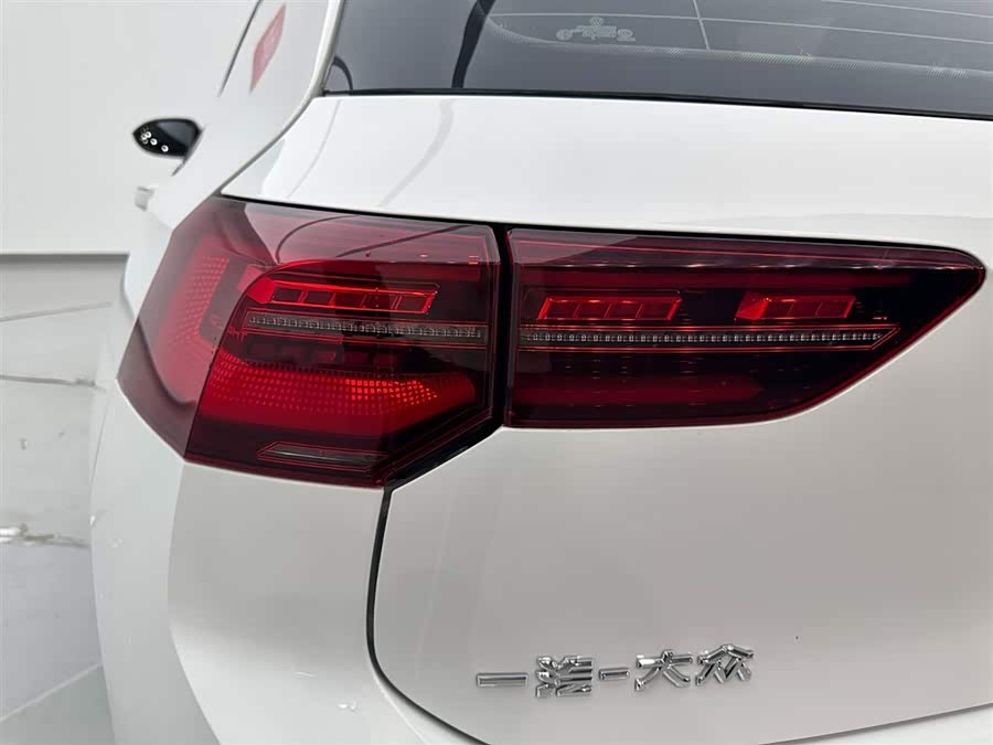 Volkswagen Golf 2020 car image #29
