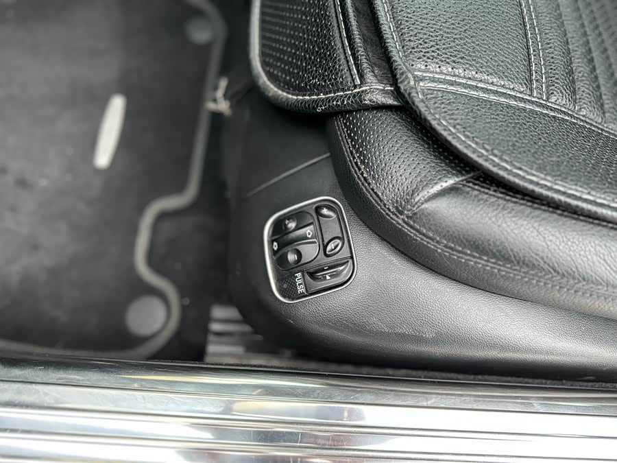 Mercedes-Benz SL Class 2010 car image #29