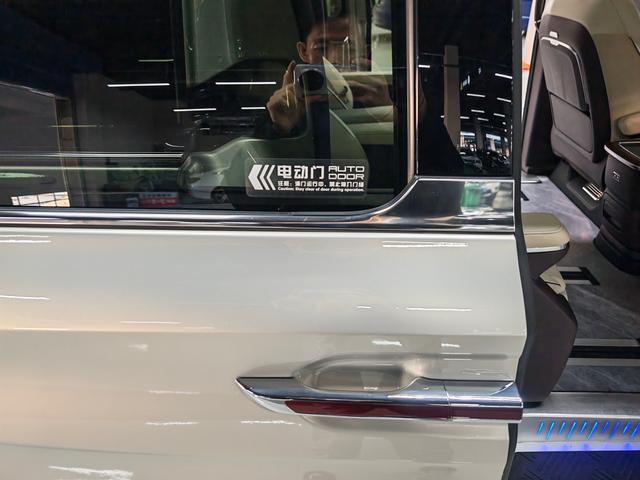 HongQi HQ9 2023 car image #29