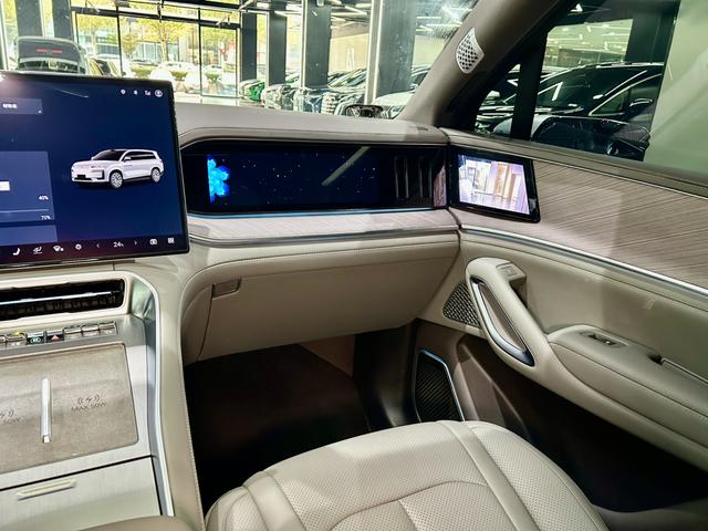 Denza N9 2025 car image #29