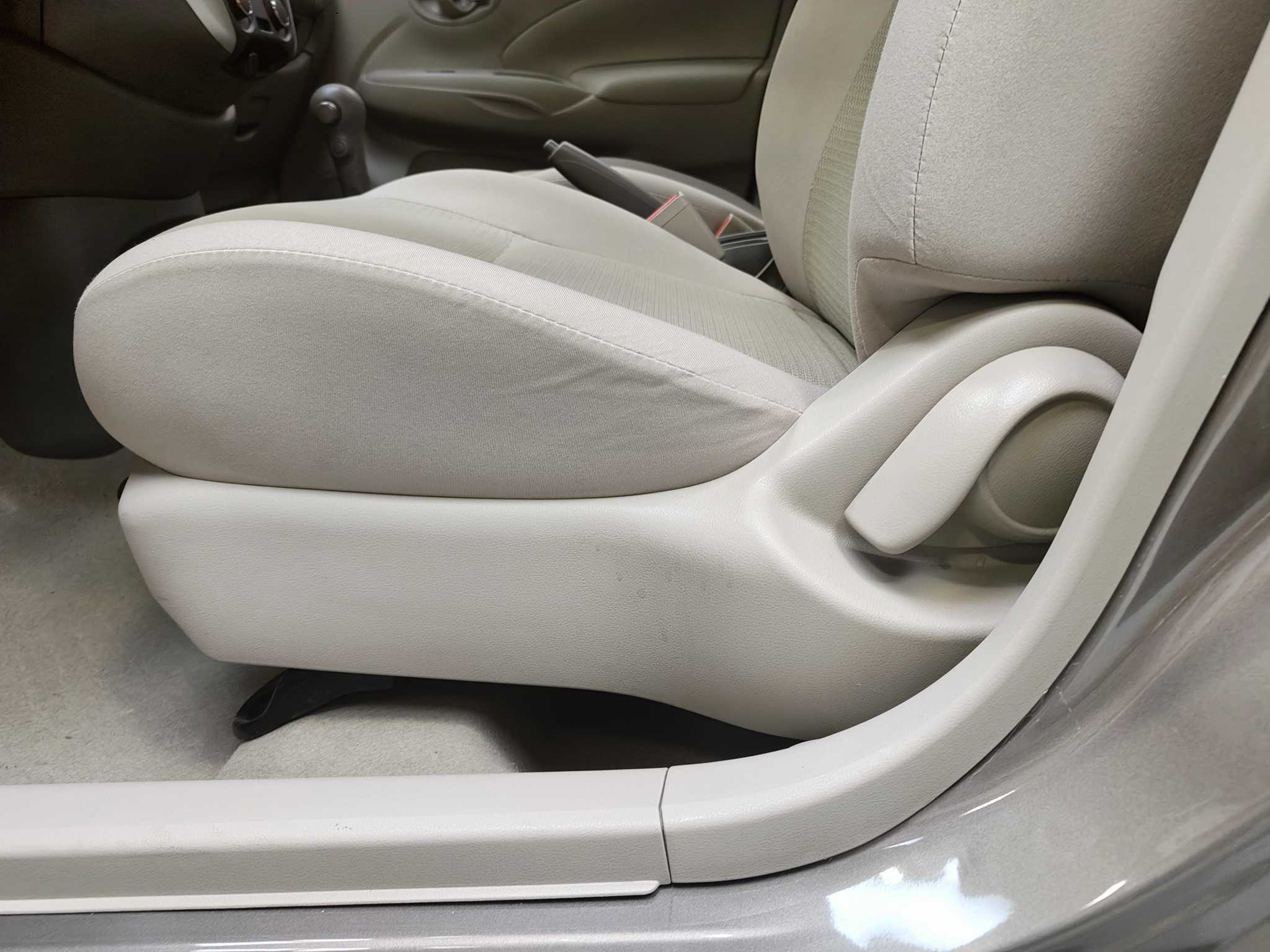 Nissan Sunny 2016 #29 Nissan Sunny 2016 car image #29
