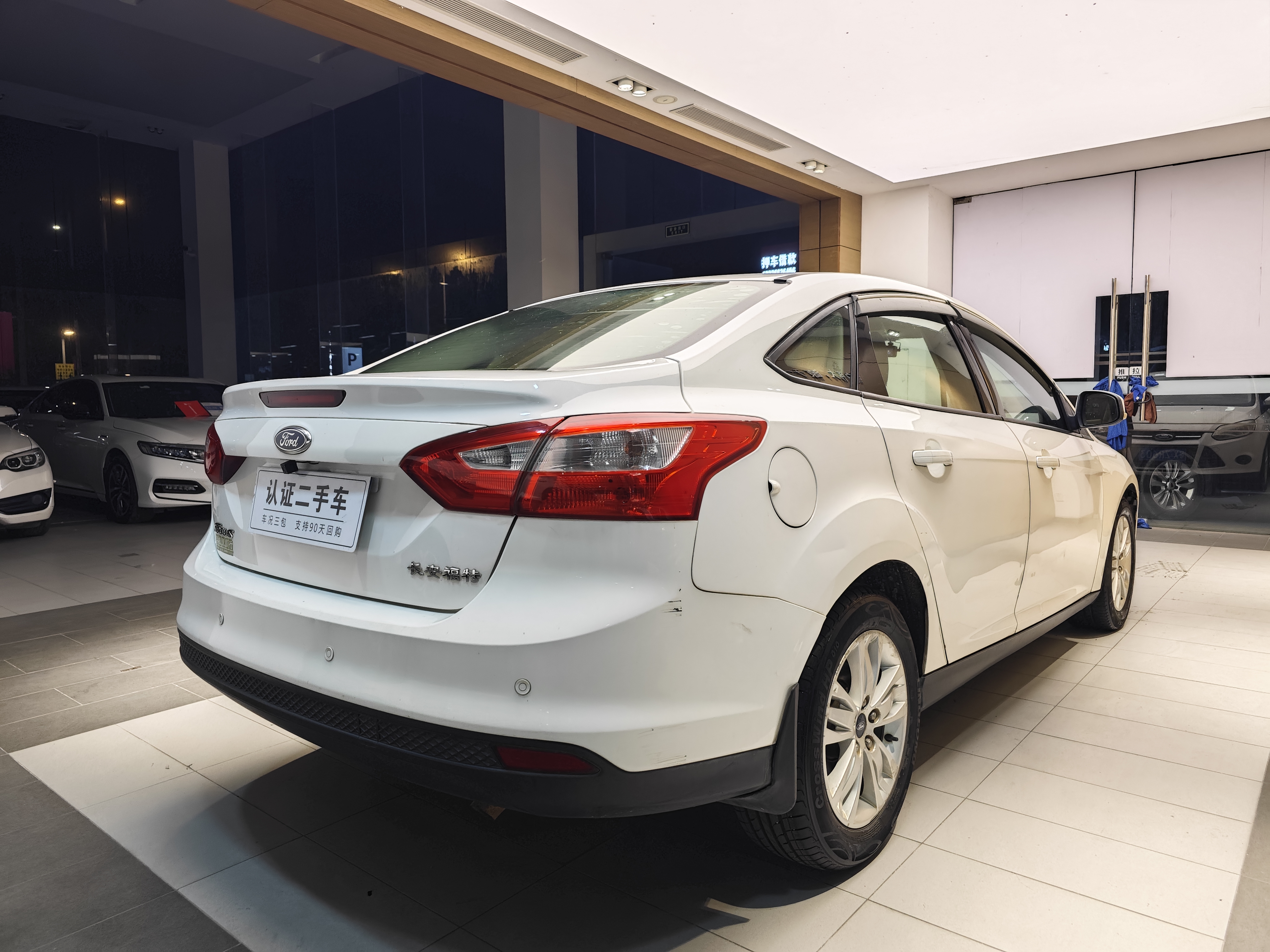 Ford Focus 2014 immagine di auto #29