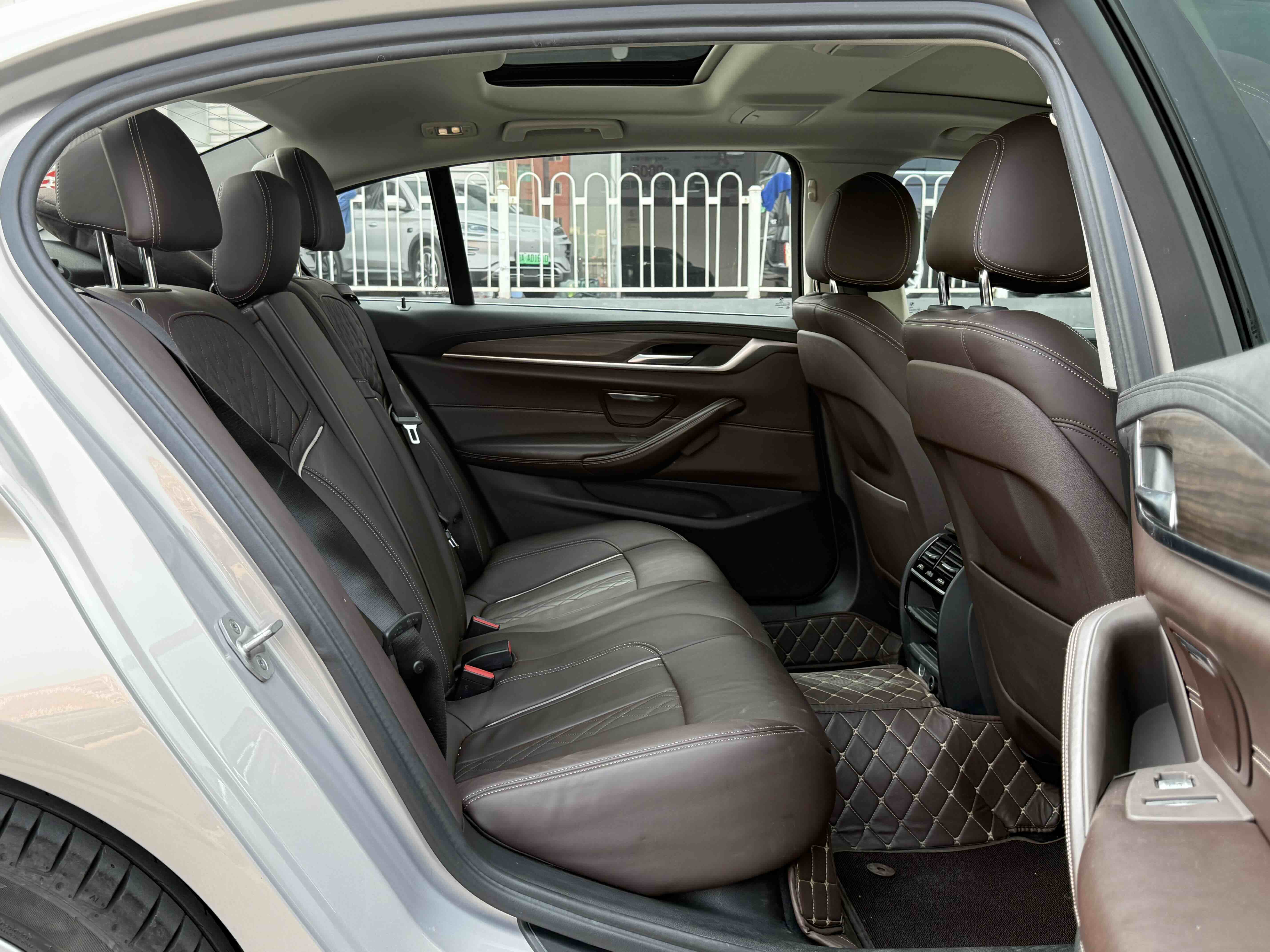 BMW 5 Series 2018 car image #29