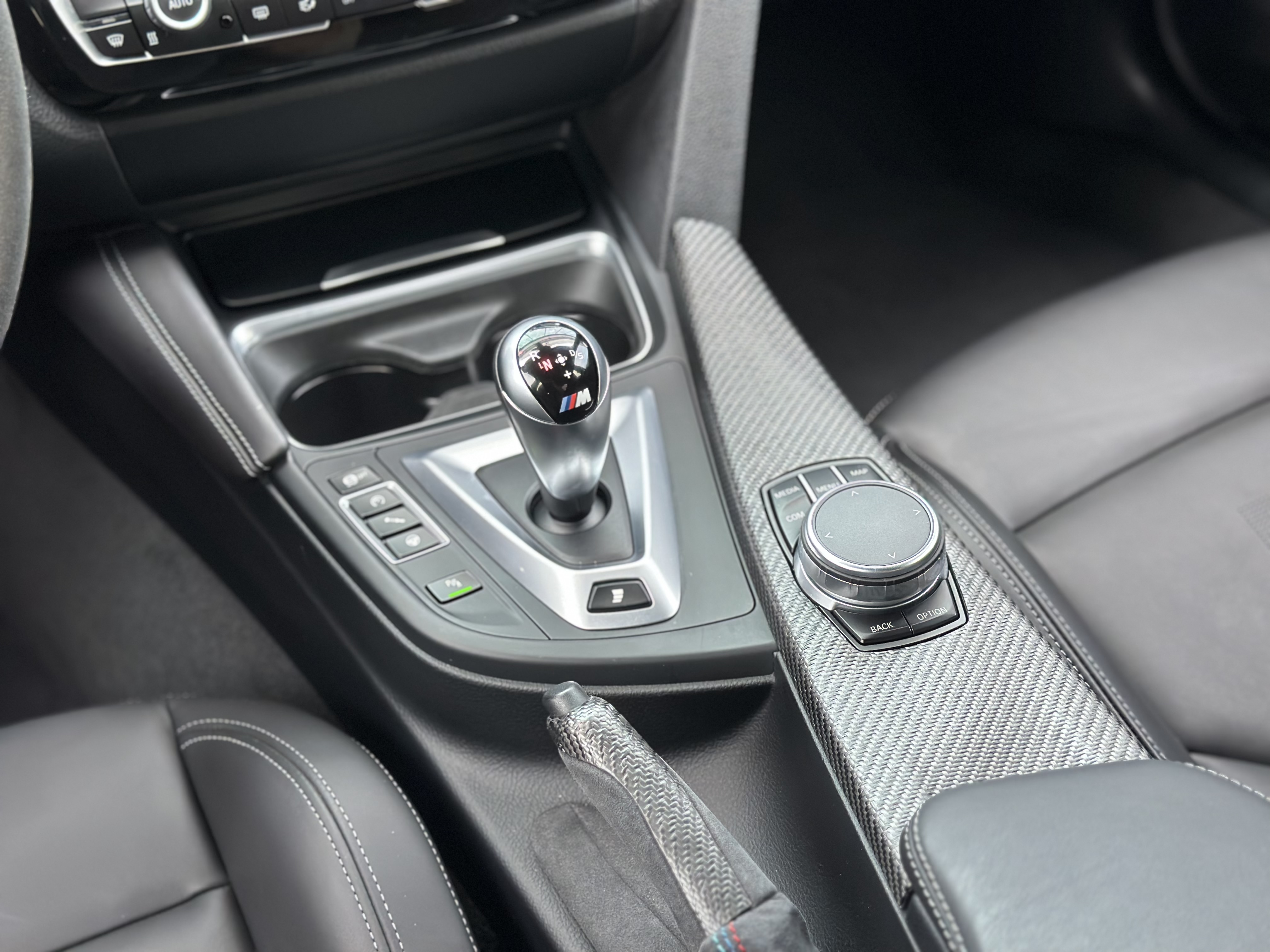 BMW M760Le 2017 #29 BMW M760Le 2017 car image #29