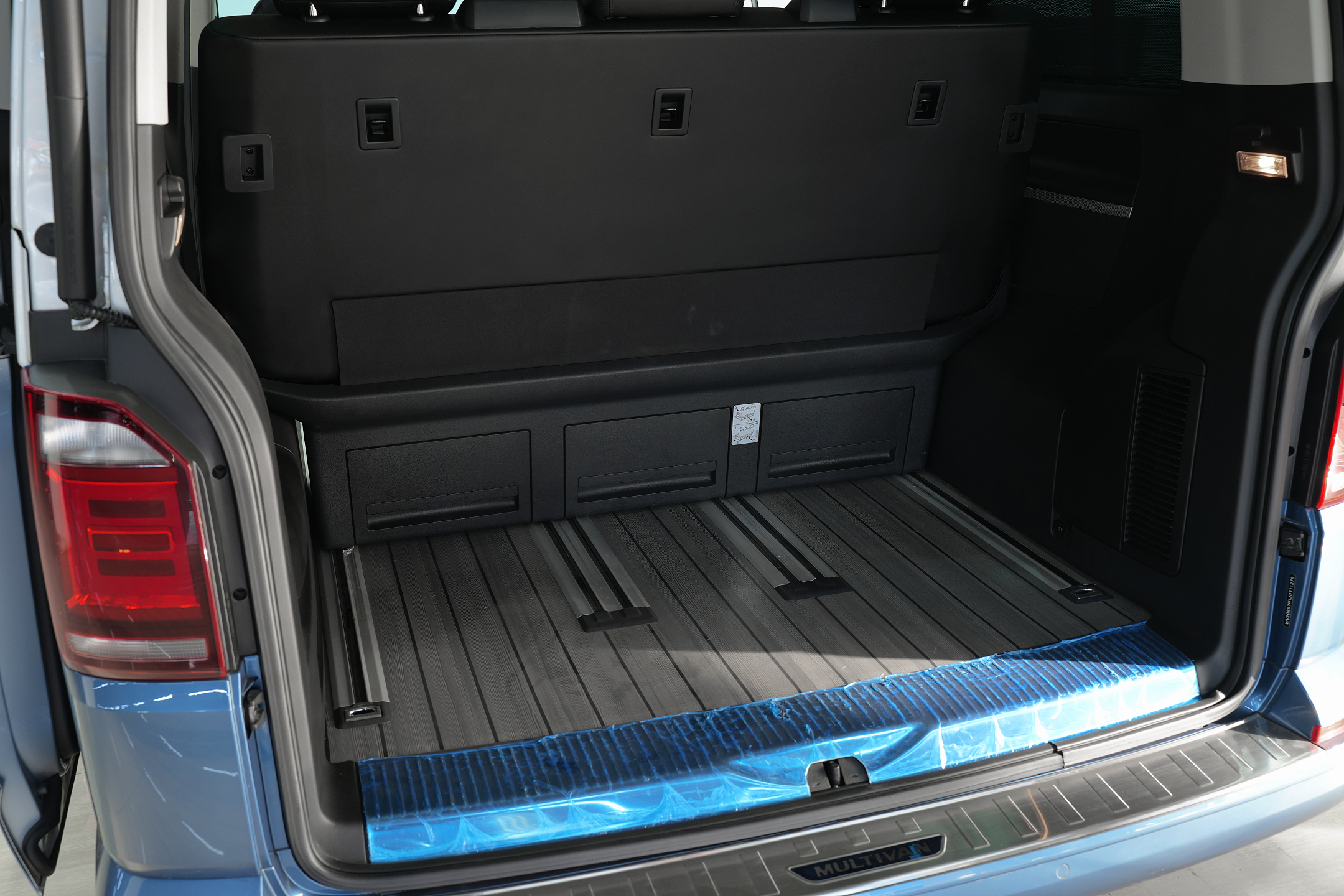 Volkswagen Multivan 2018 car image #29