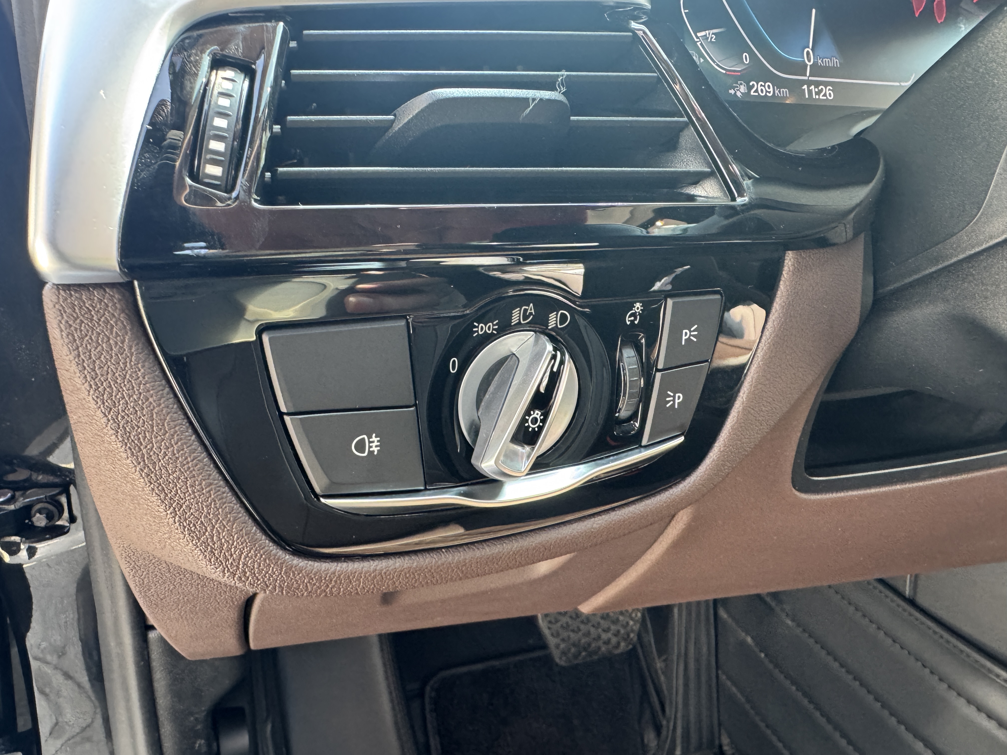 BMW 5 Series New Energy 2020 car image #29