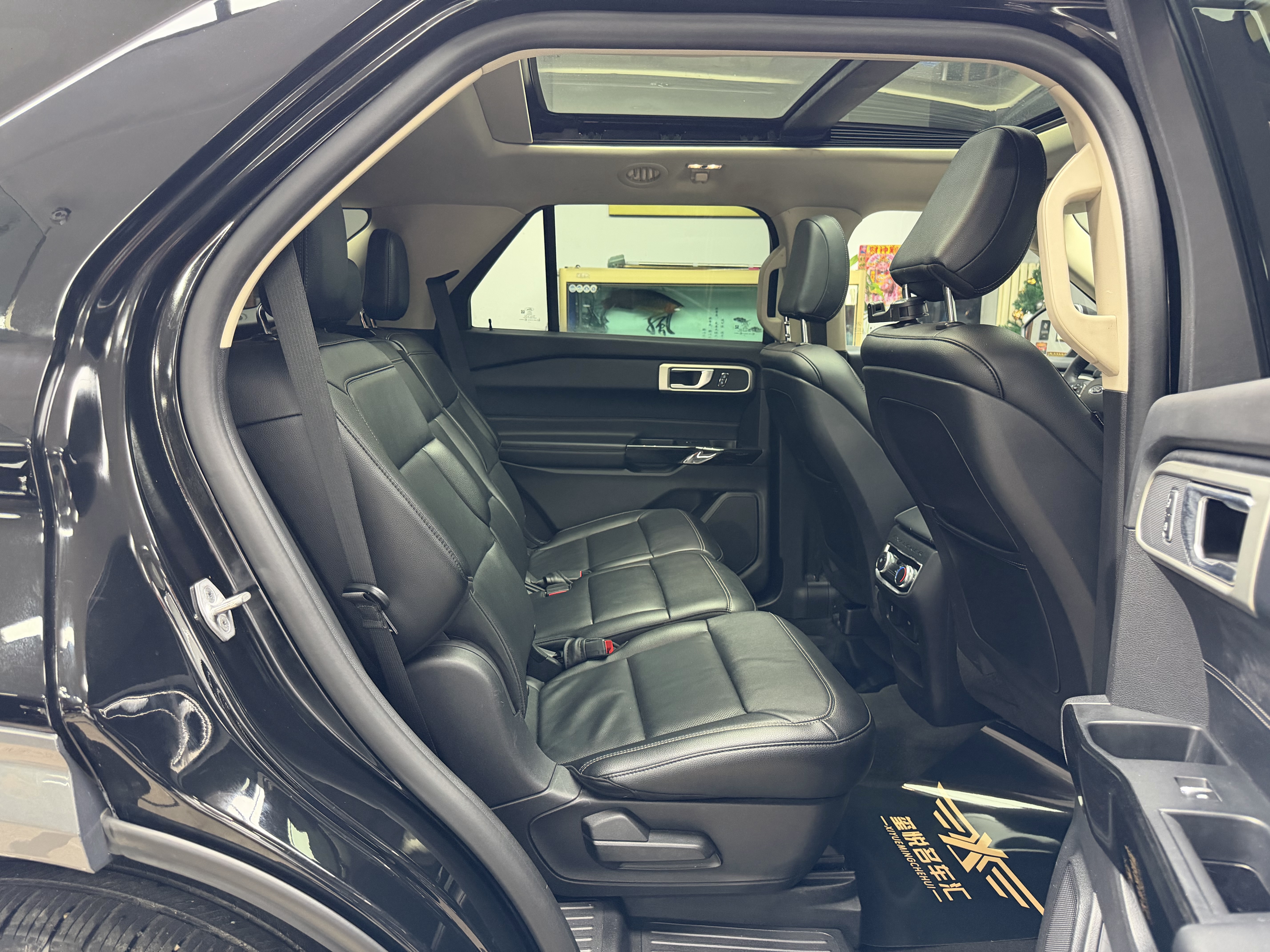 Ford Explorer 2022 car image #29