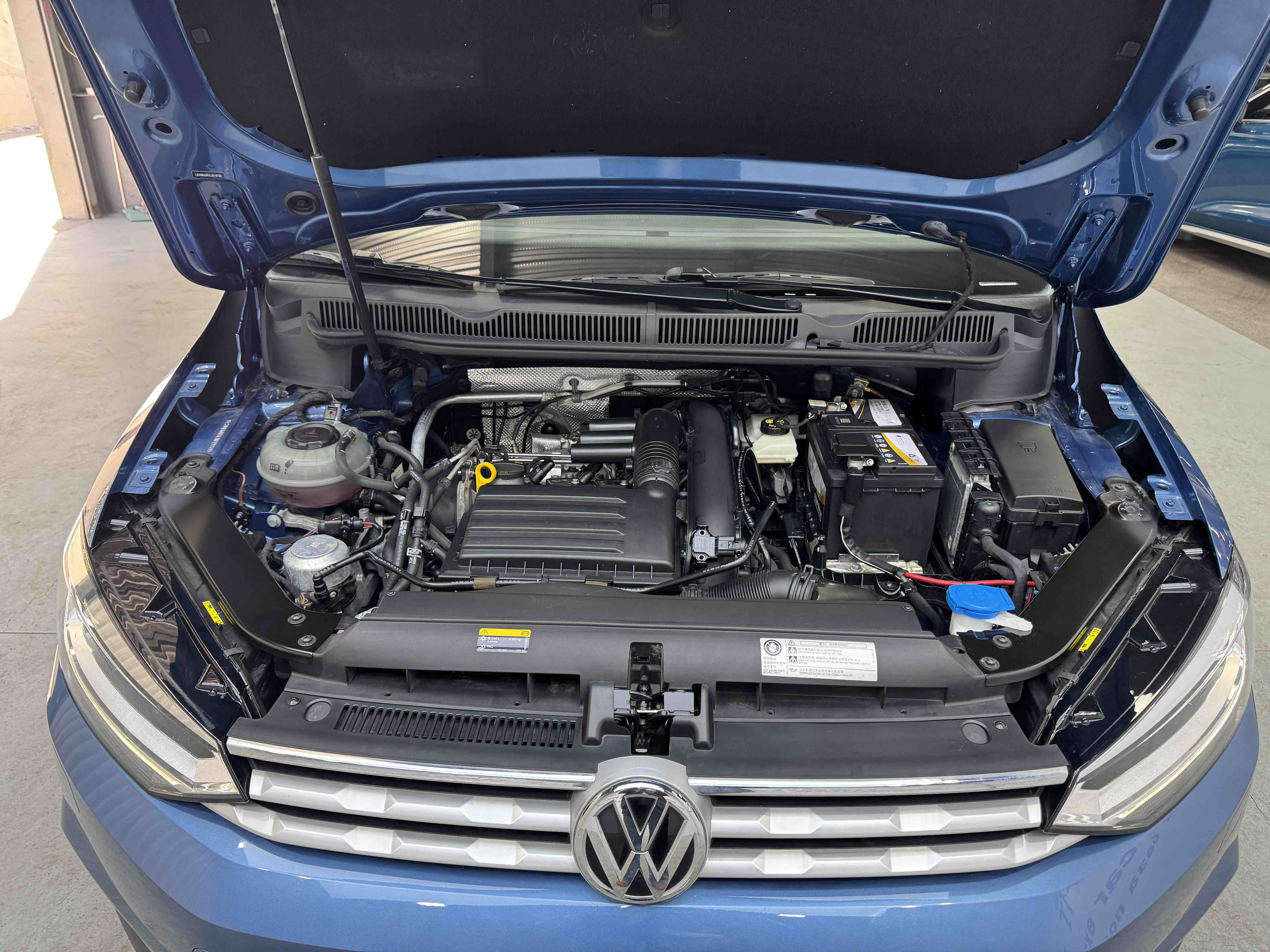 Volkswagen Touran 2021 car image #29