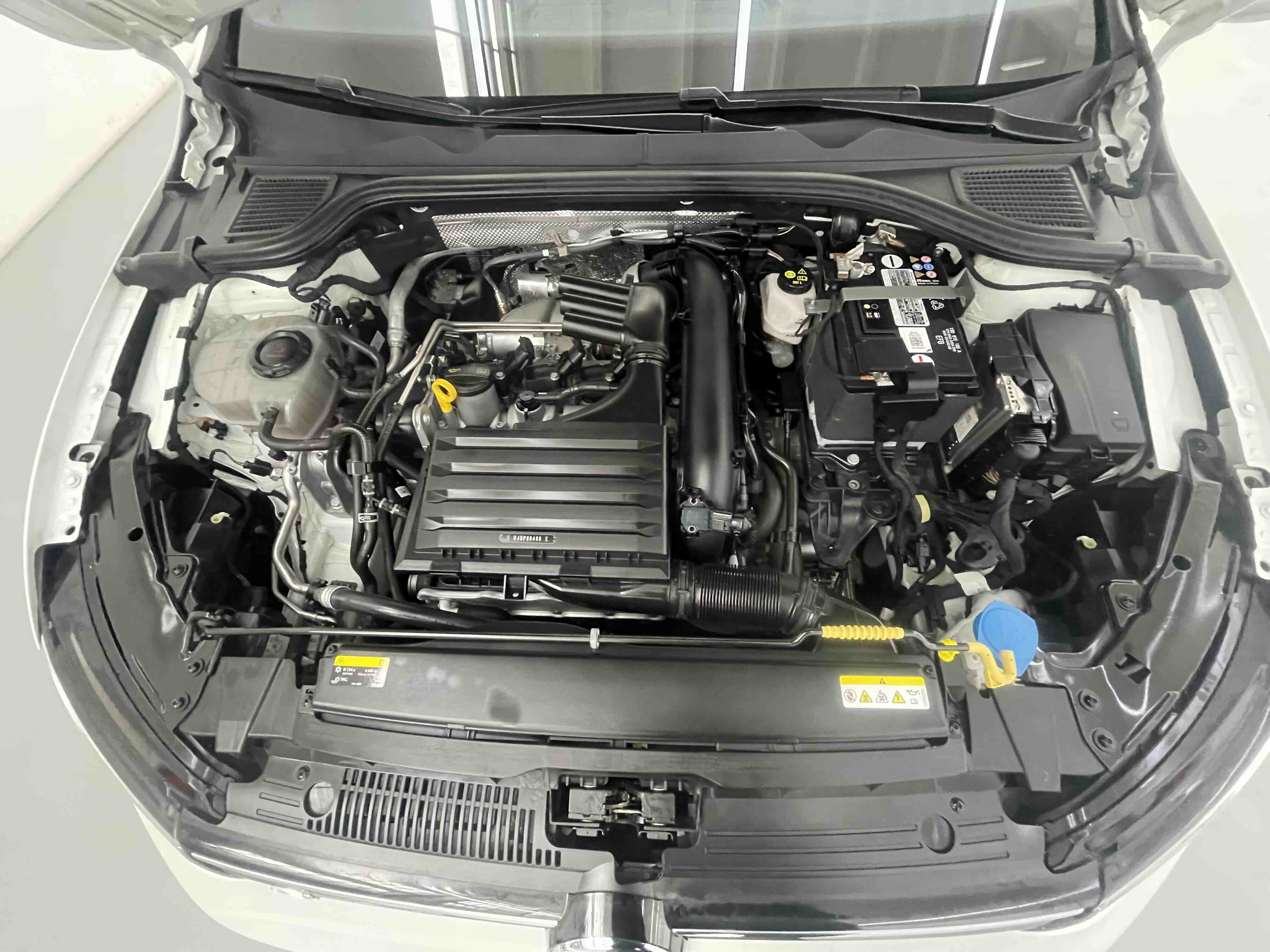 Volkswagen Golf 2022 car image #29