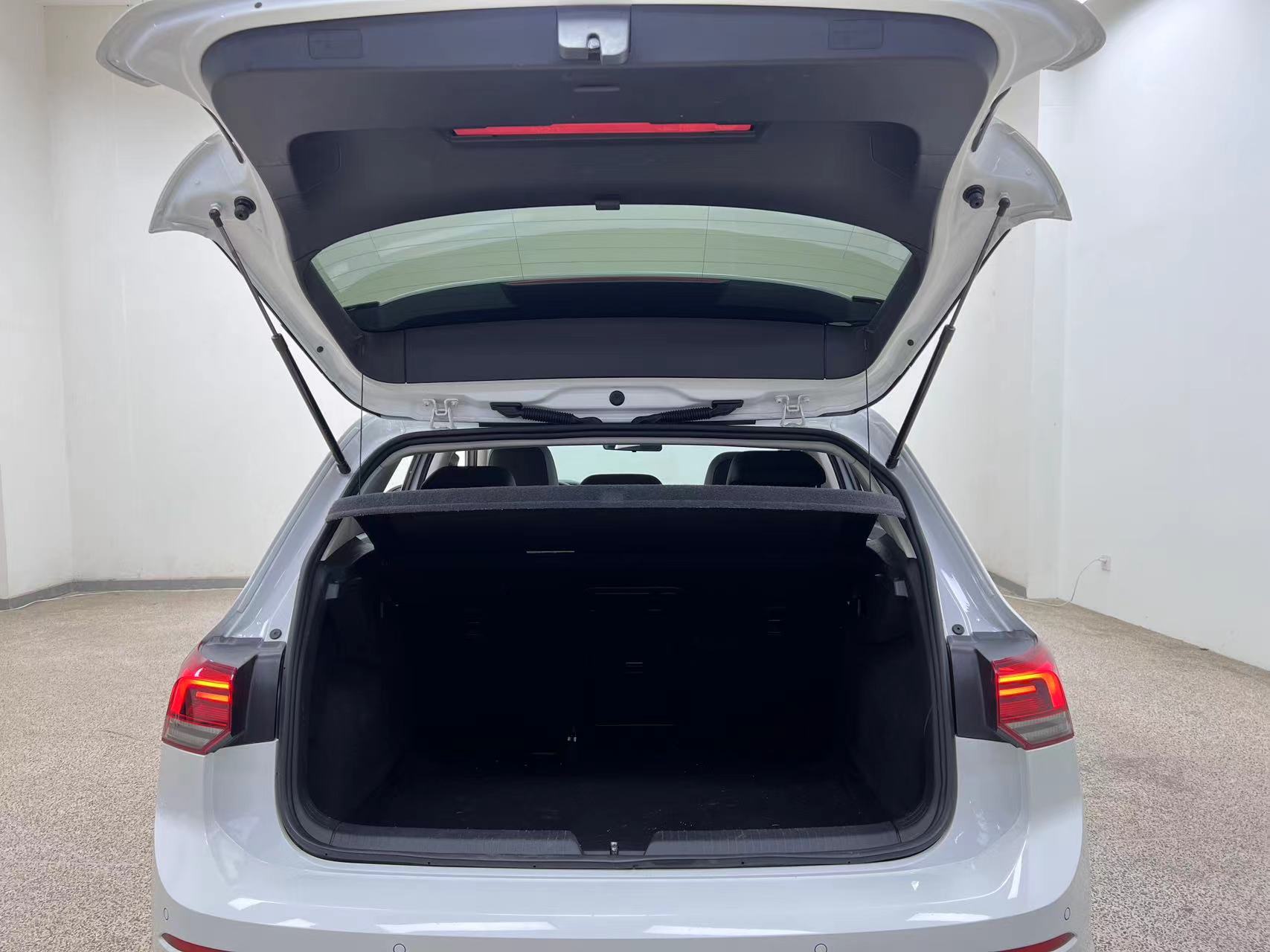Volkswagen Golf 2022 car image #29