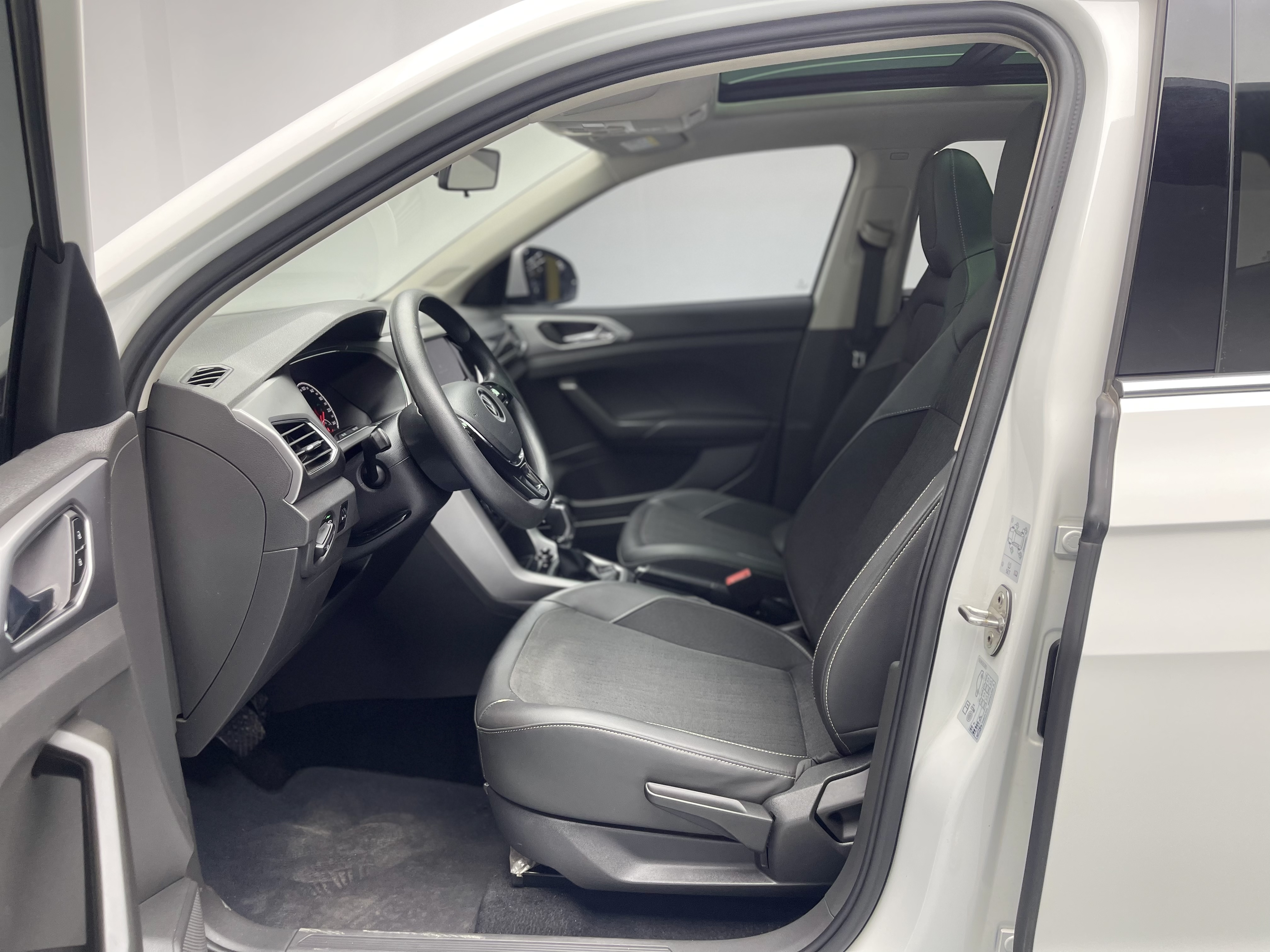 Volkswagen T-Cross 2021 car image #29