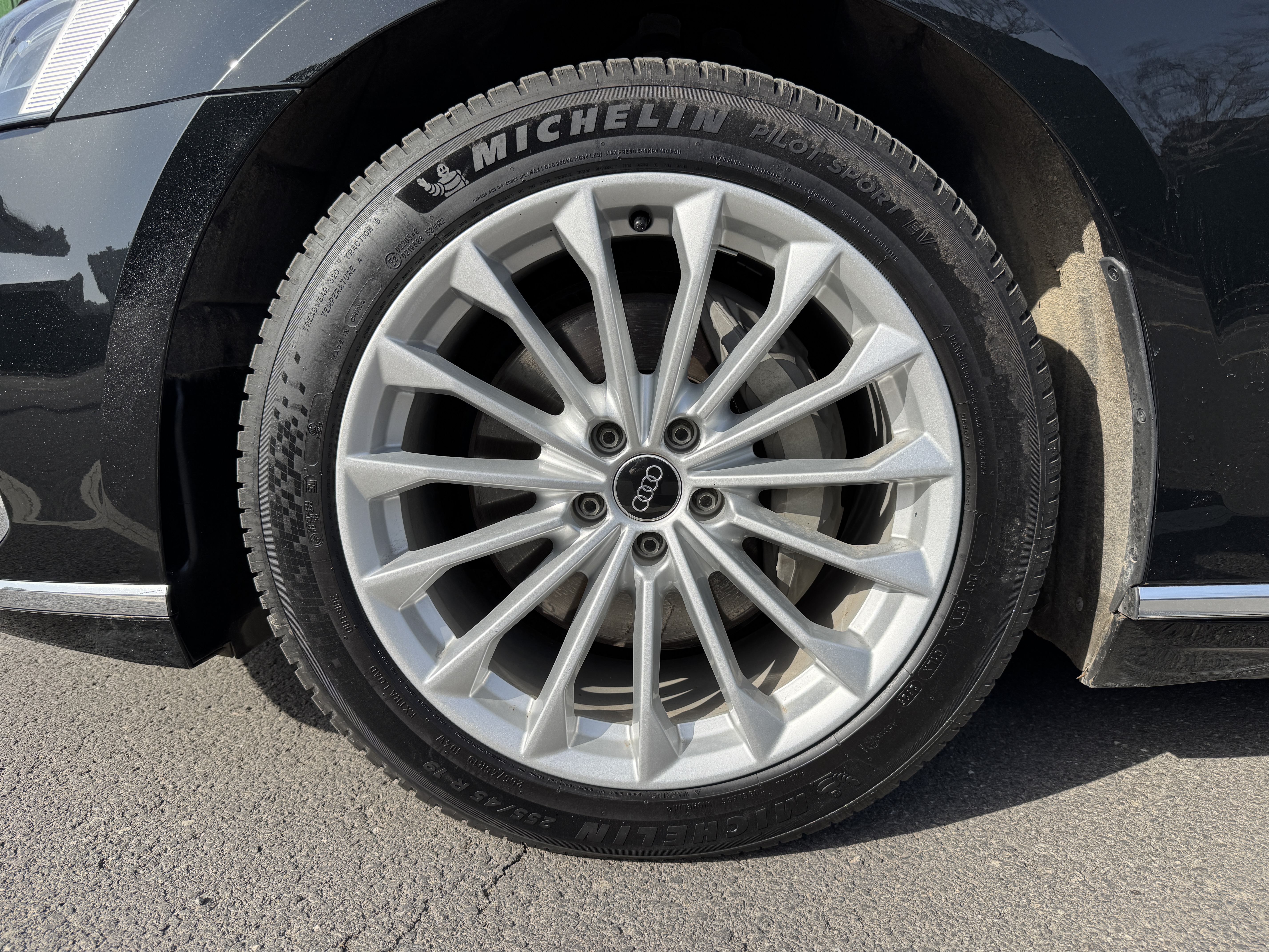 Audi A8 2022 car image #29