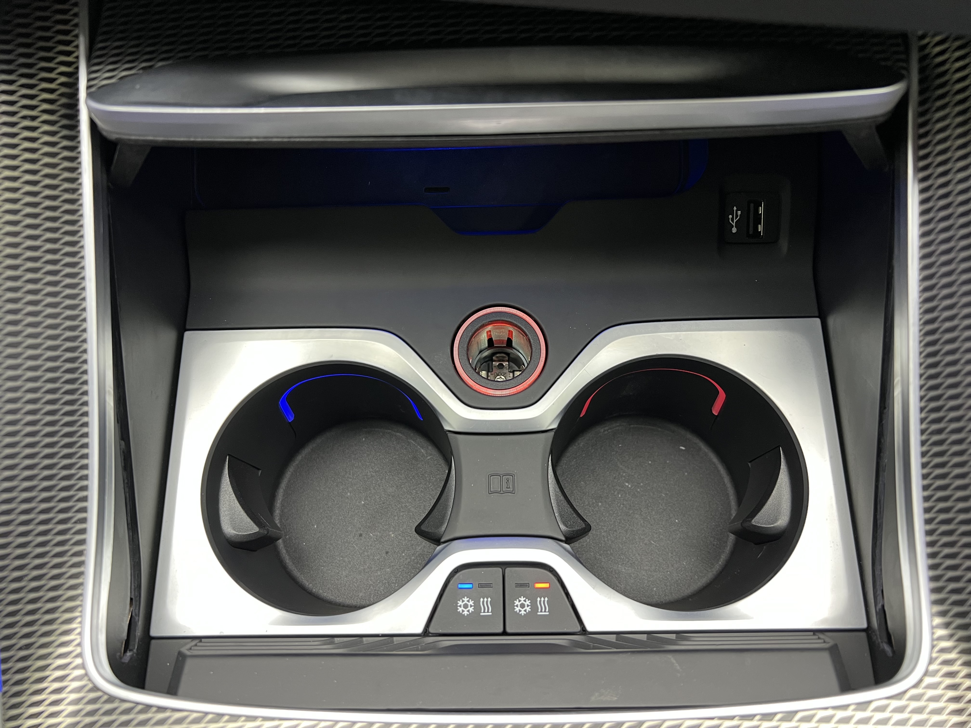 BMW X6 2021 car image #29