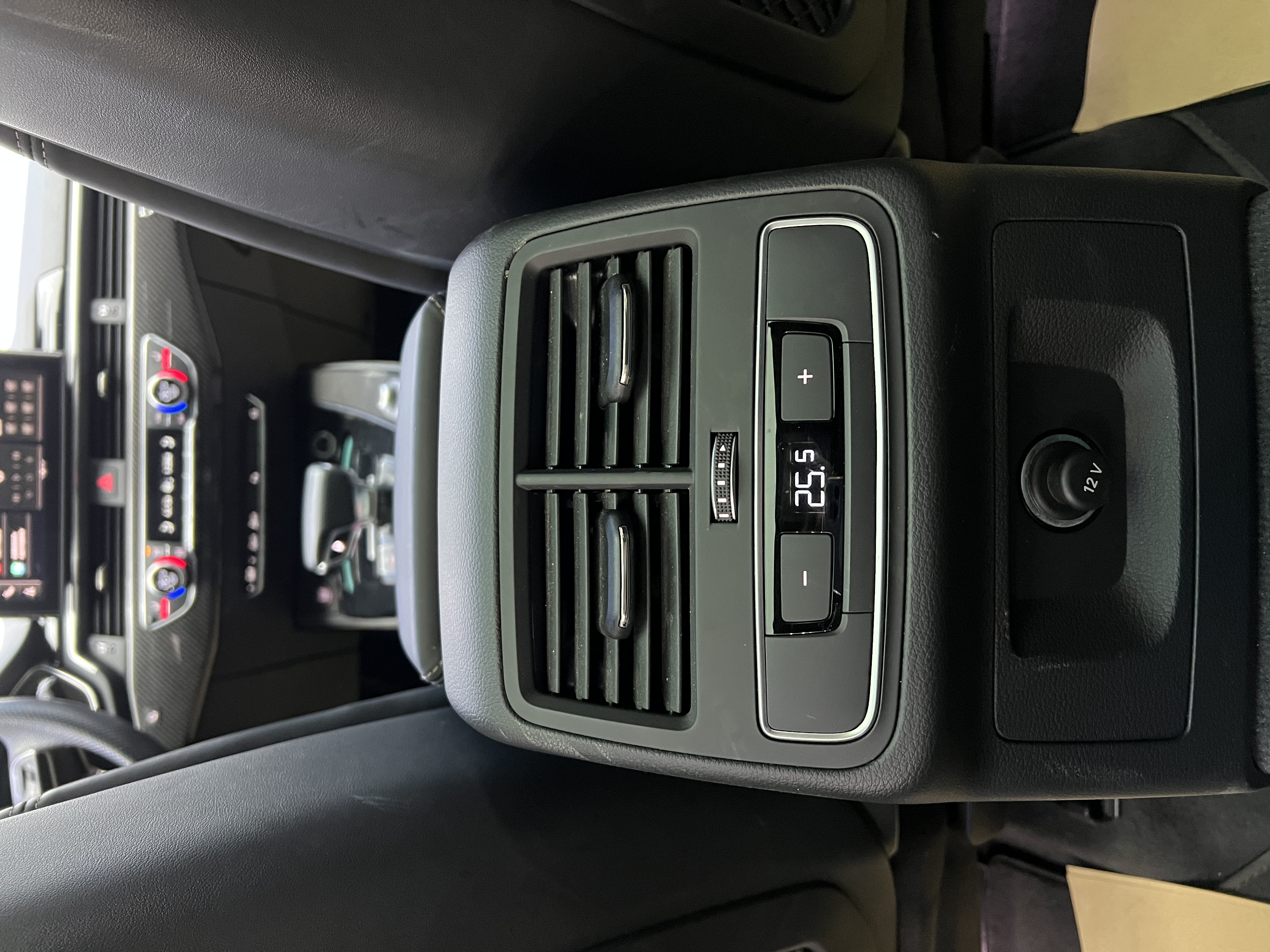 Audi RS 4 2022 car image #29