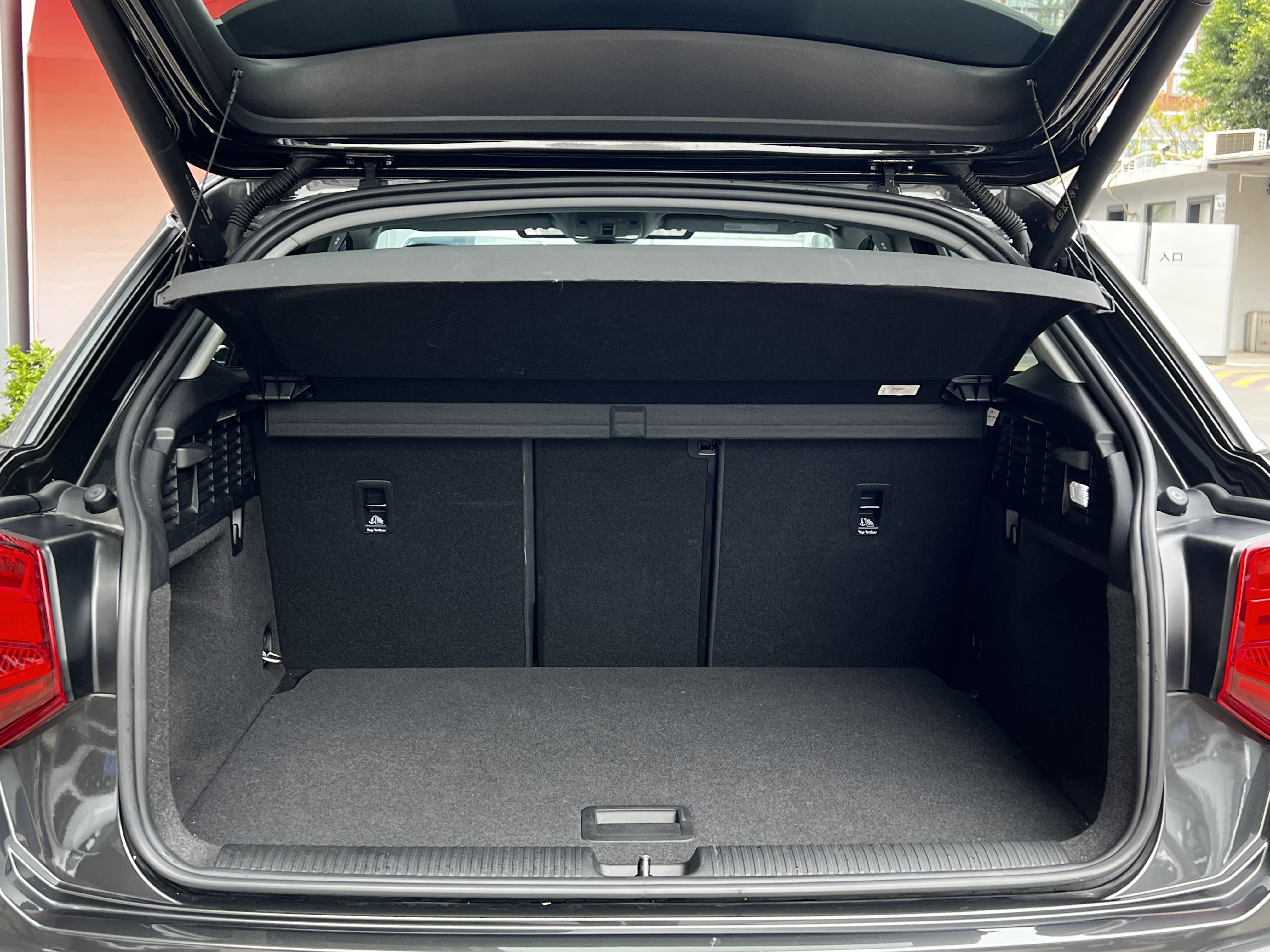 Audi Q2L e-tron 2022 immagine di auto #29