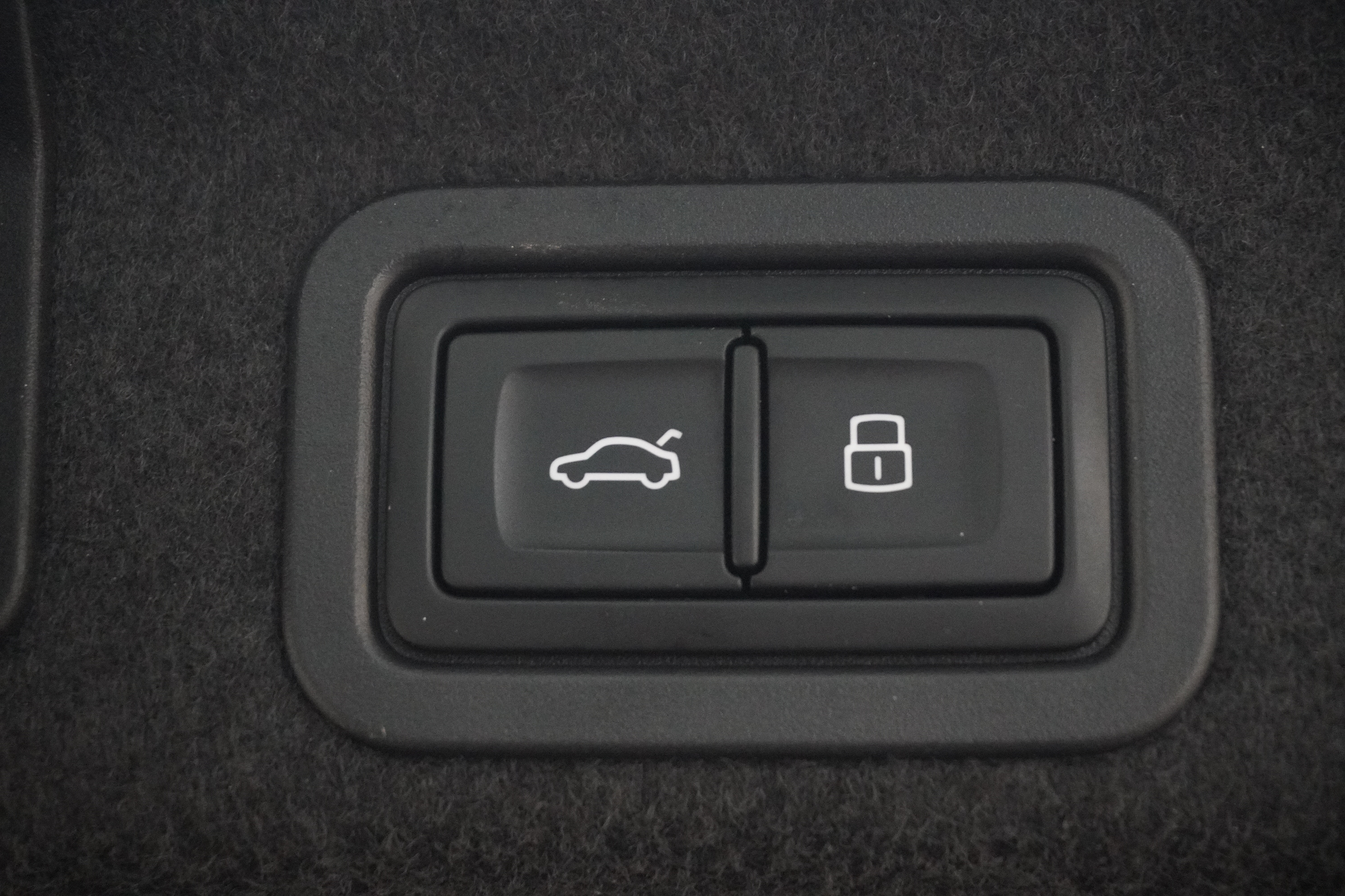 Audi A6L 2022 car image #29