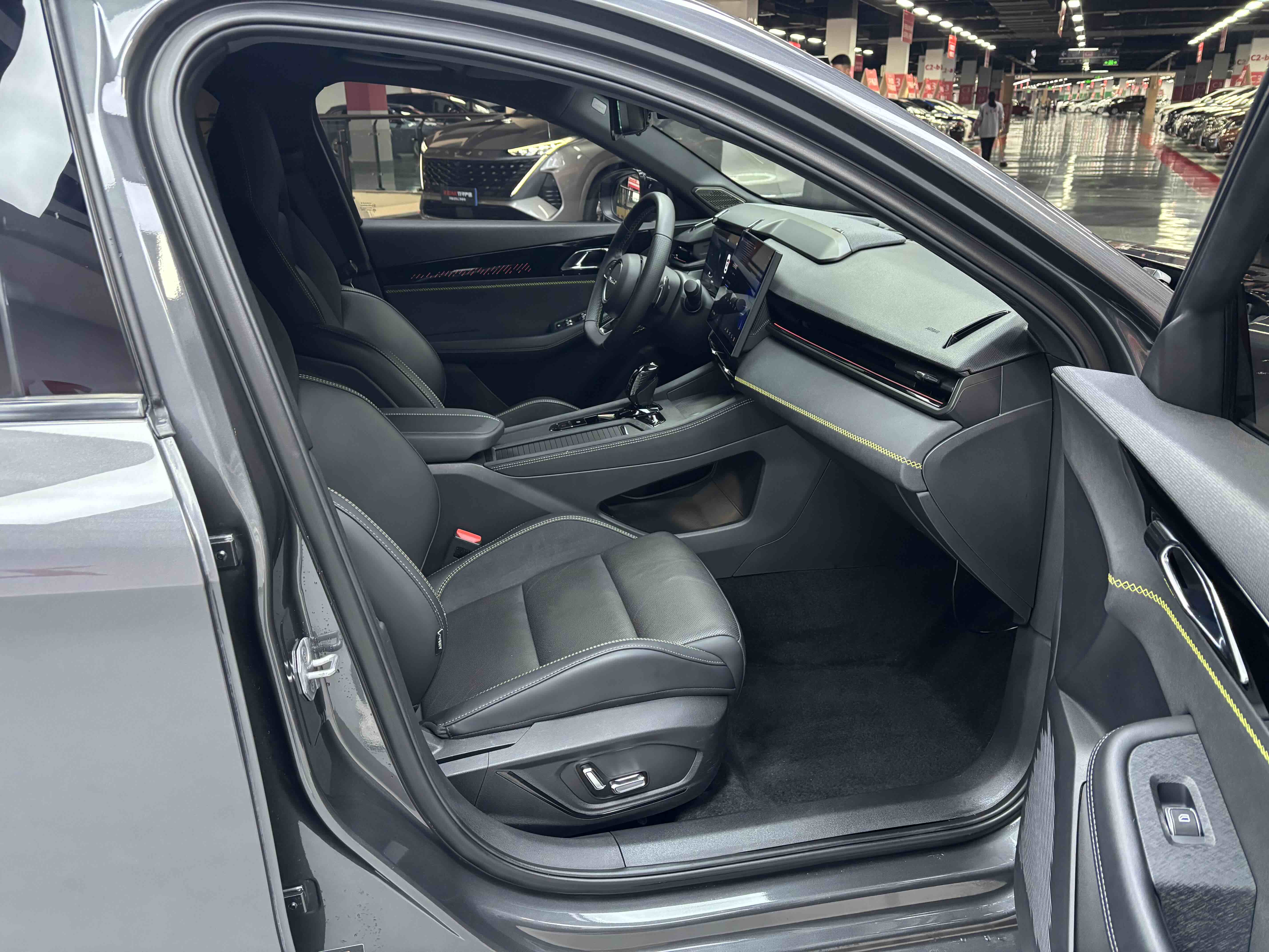 Lynk & Co 03 2023 car image #29