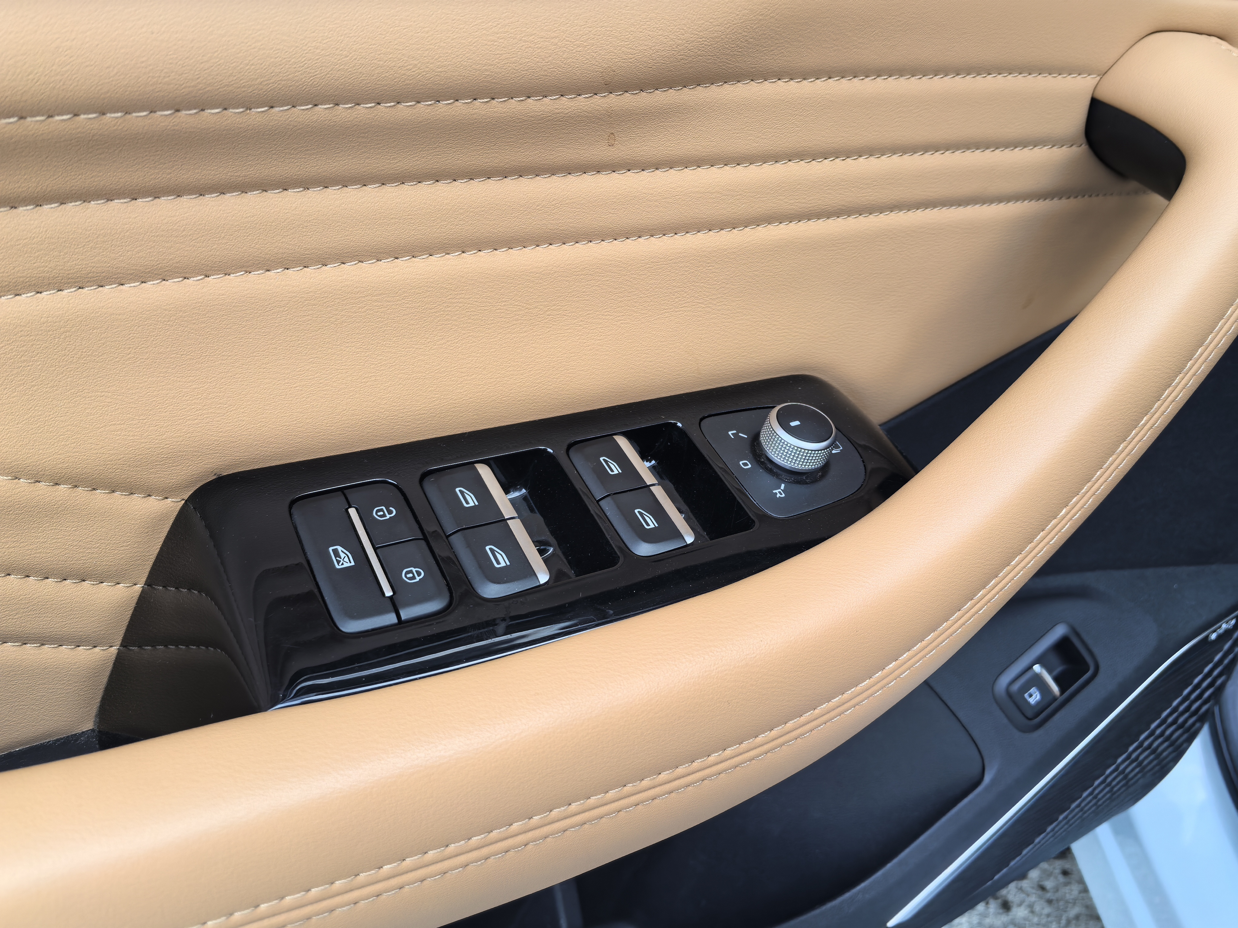 GEELY Monjaro EREV 2023 image de voiture #29