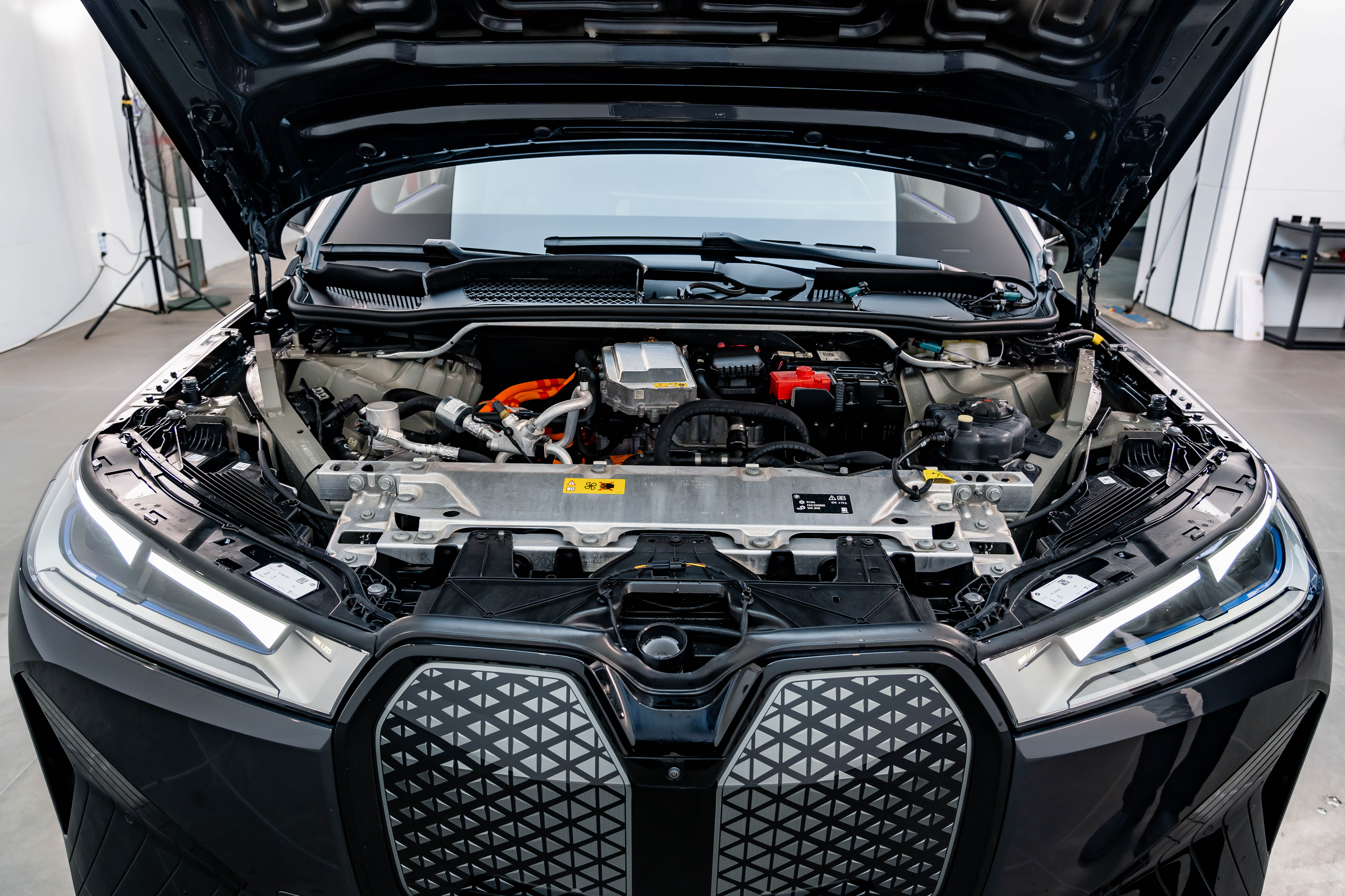 BMW iX 2024 car image #29