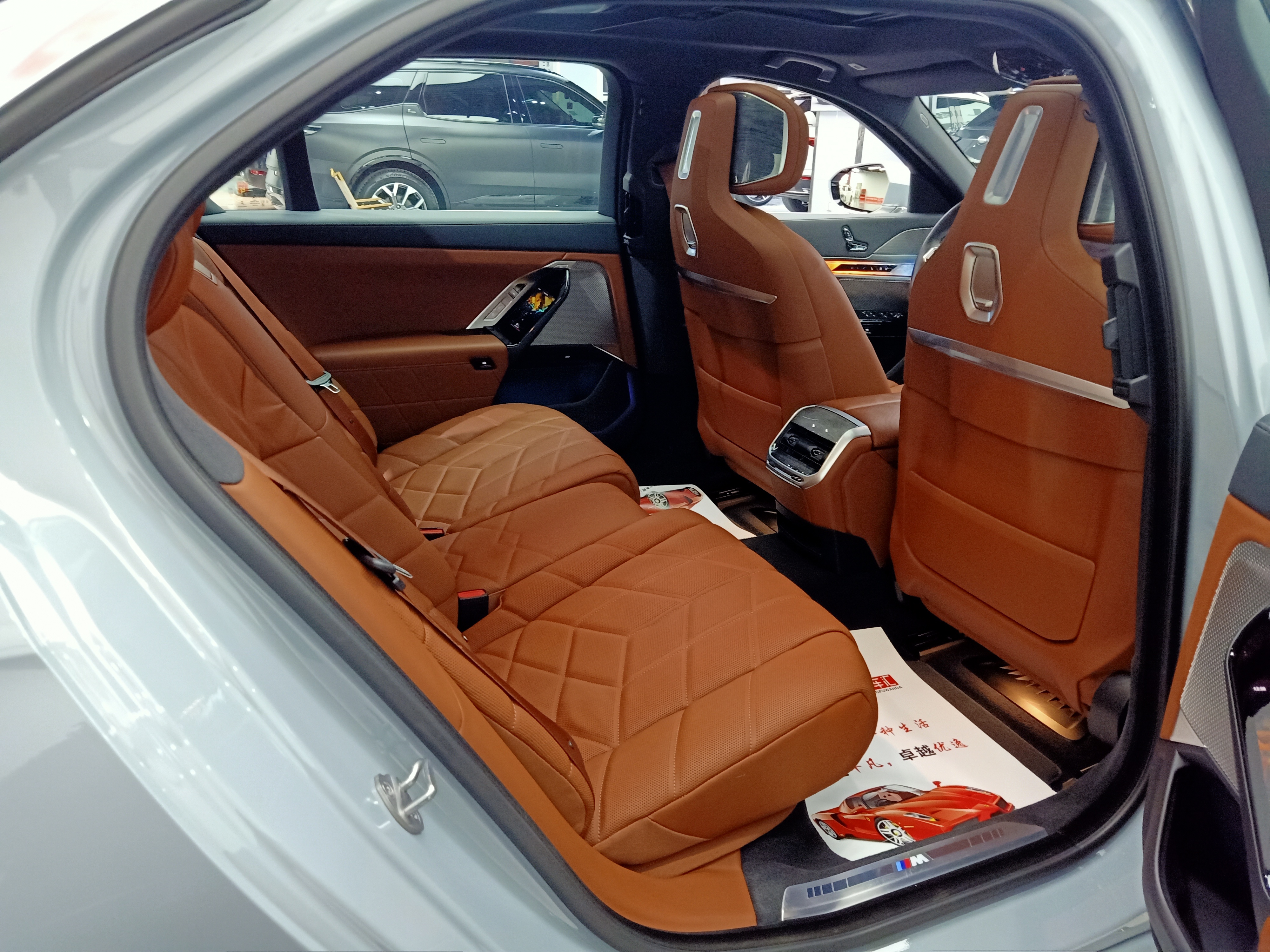 BMW i7 2023 car image #29