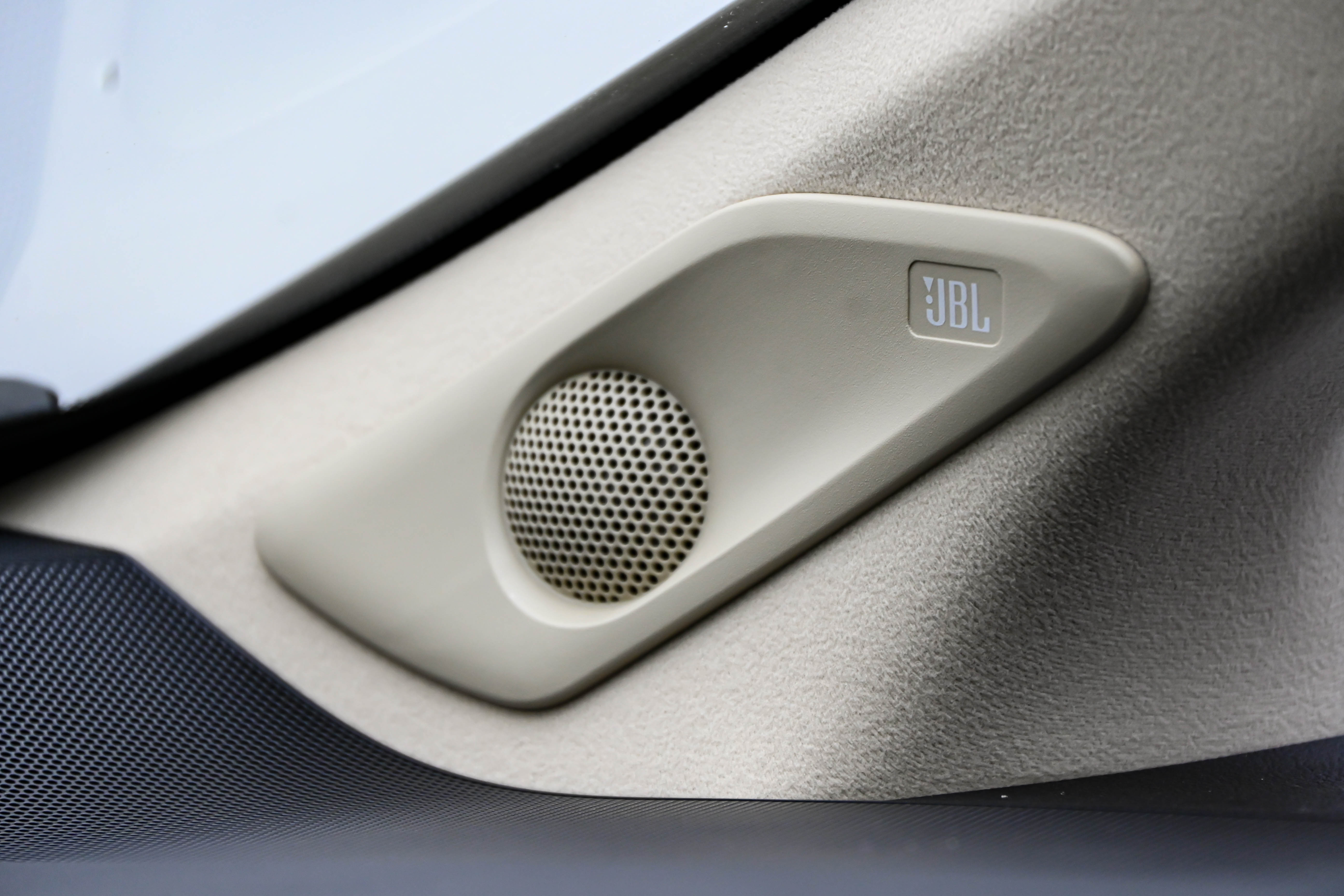 Toyota Vellfire 2026 صورة سيارة #29