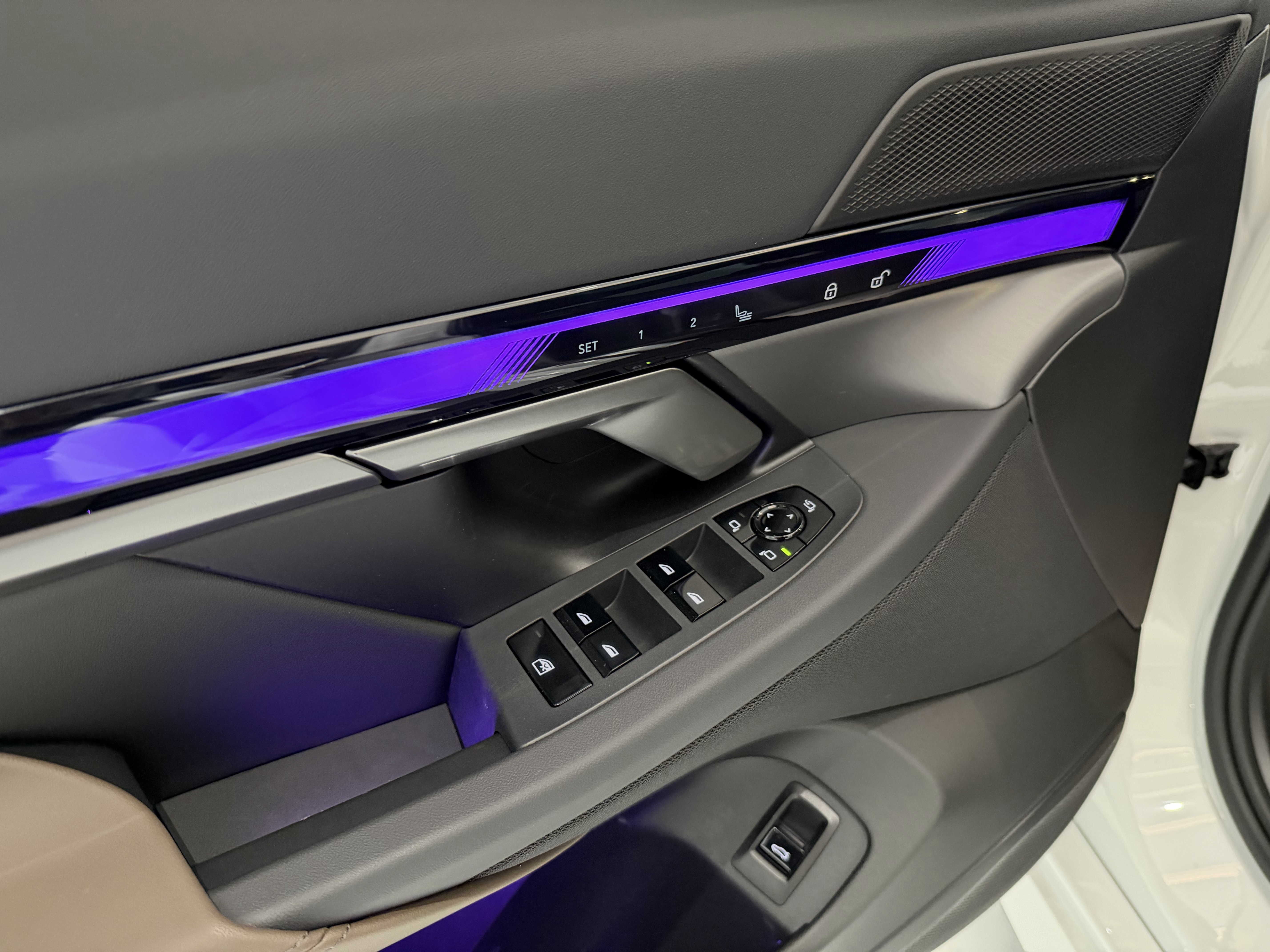 BMW i5 2024 car image #29