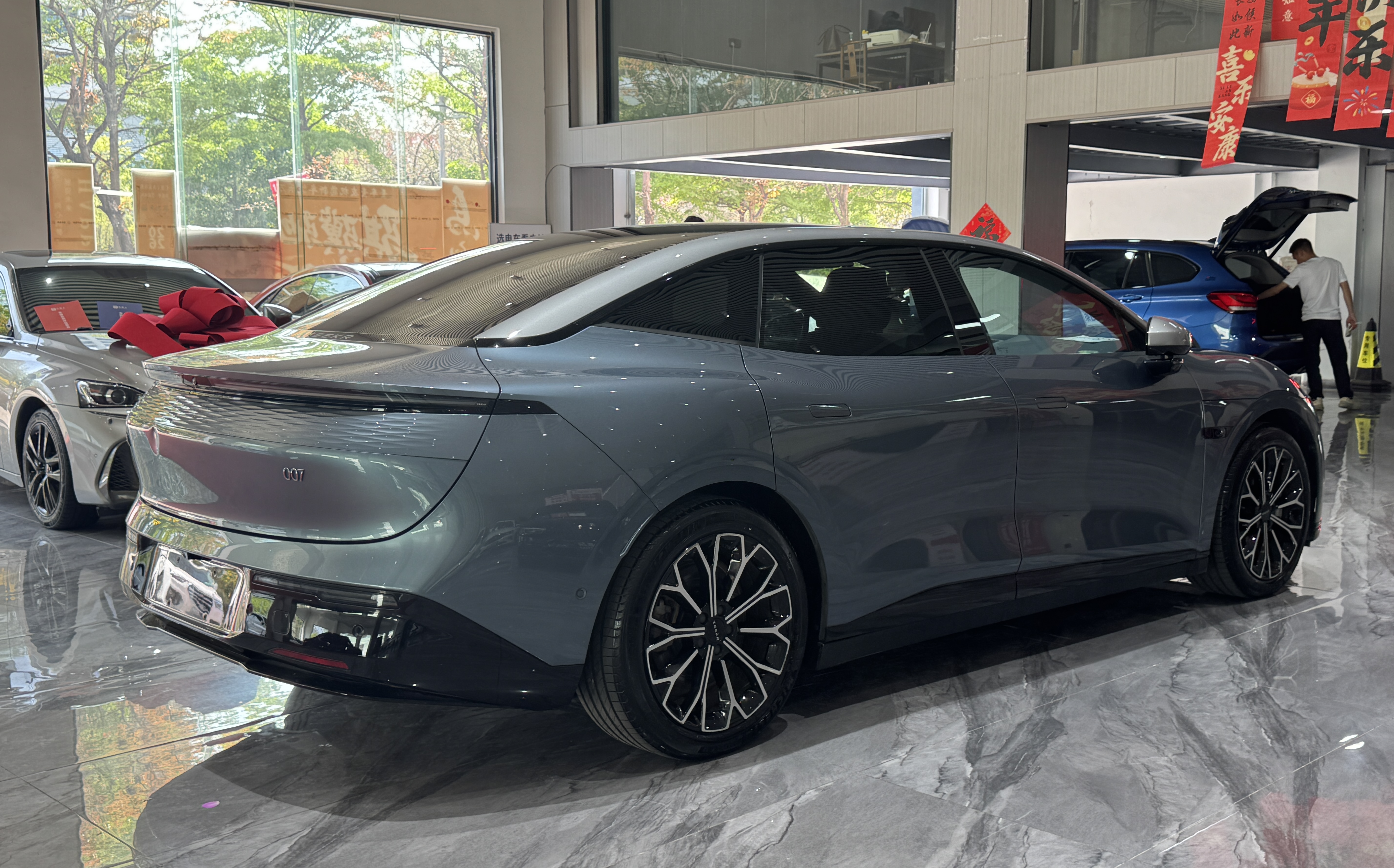 极氪 极氪007 2024 汽车图片 #29