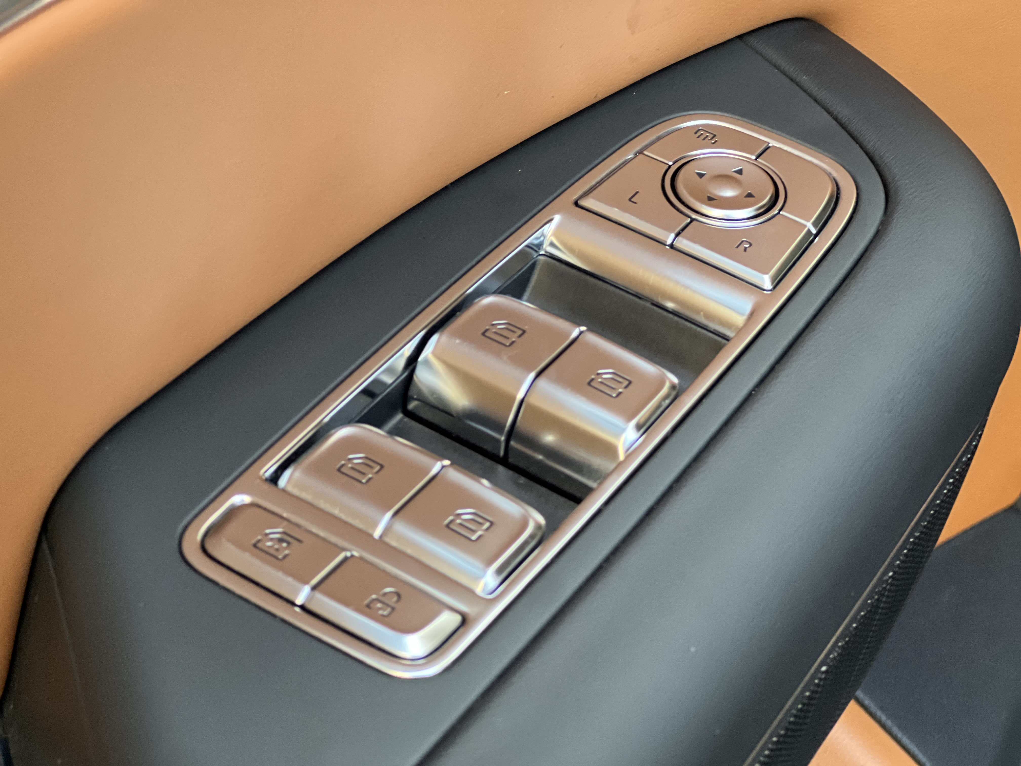 HongQi HQ9 PHEV 2024 #29 HongQi HQ9 PHEV 2024 car image #29