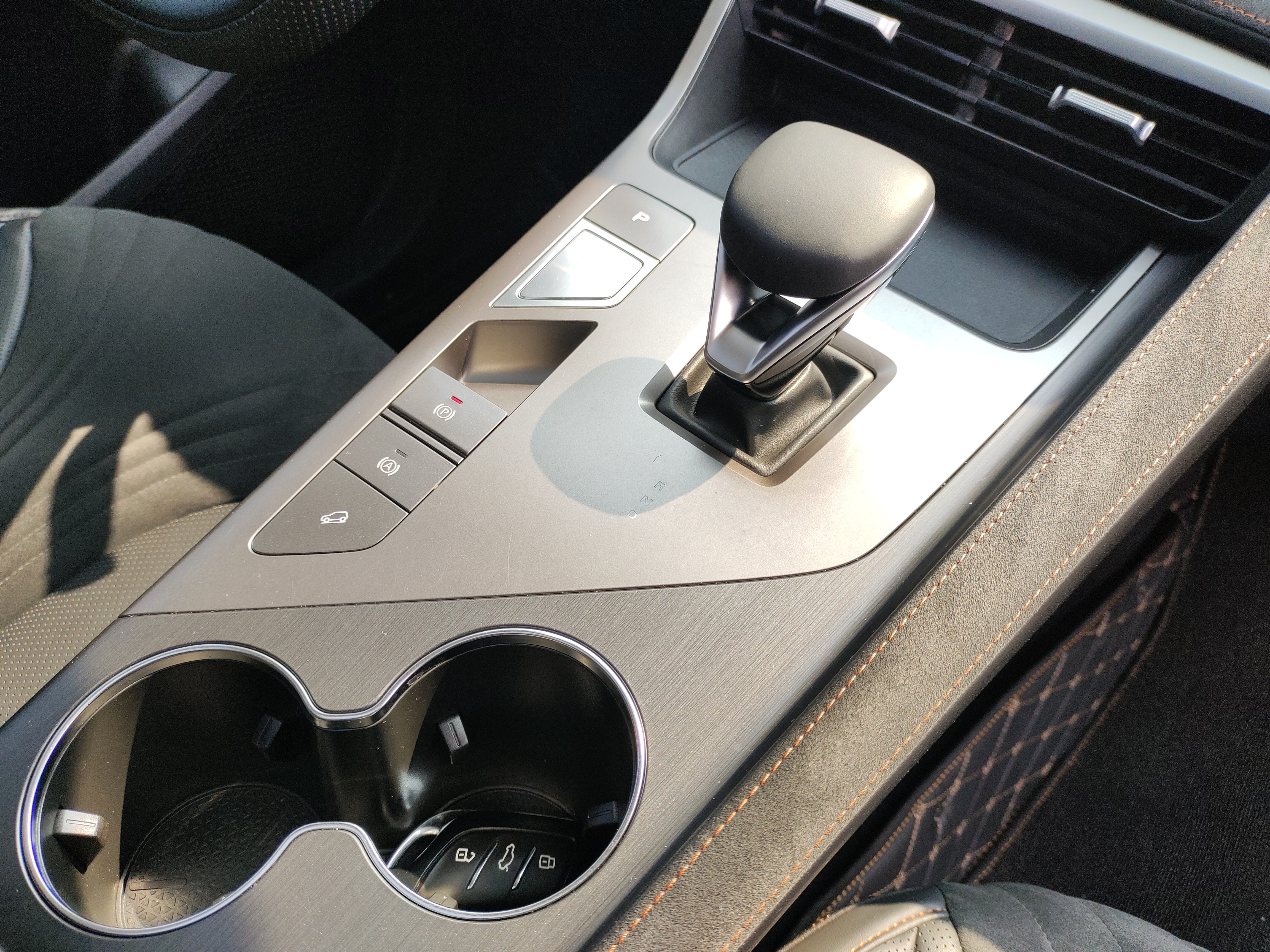 Roewe D5X DMH 2024 car image #29