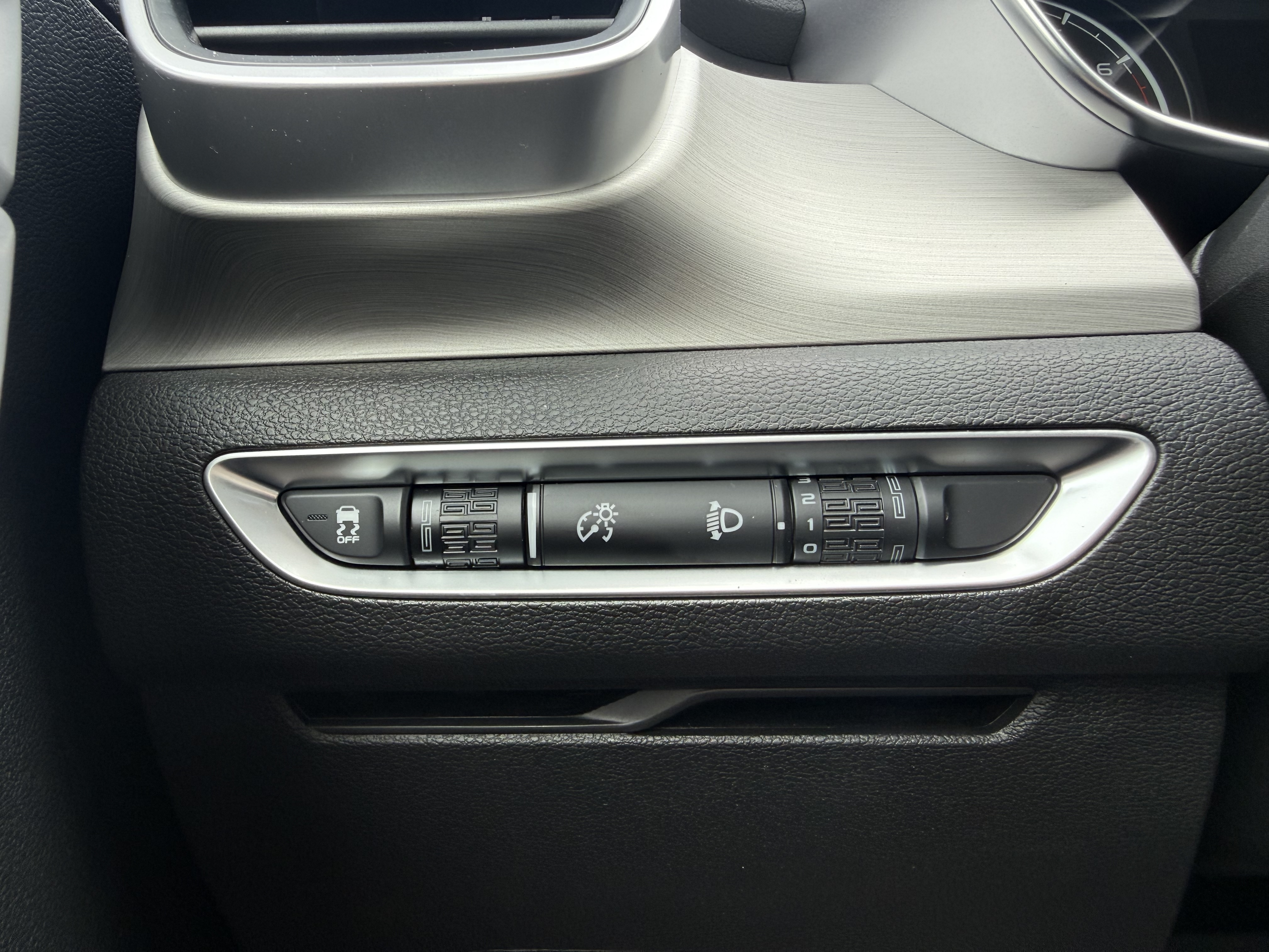 GEELY Coolray 2025 car image #29