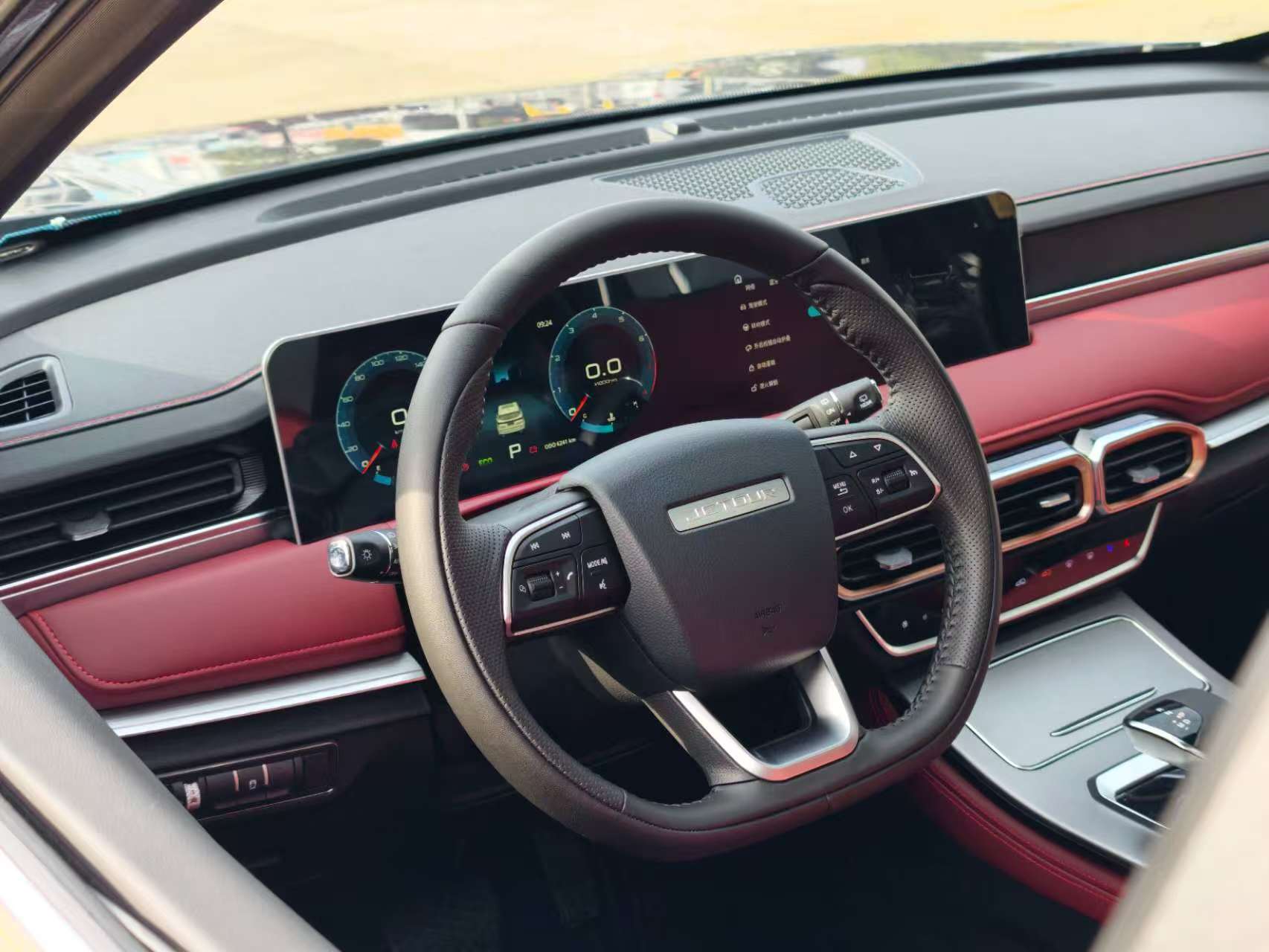 X70 PLUS 2025 car image #29