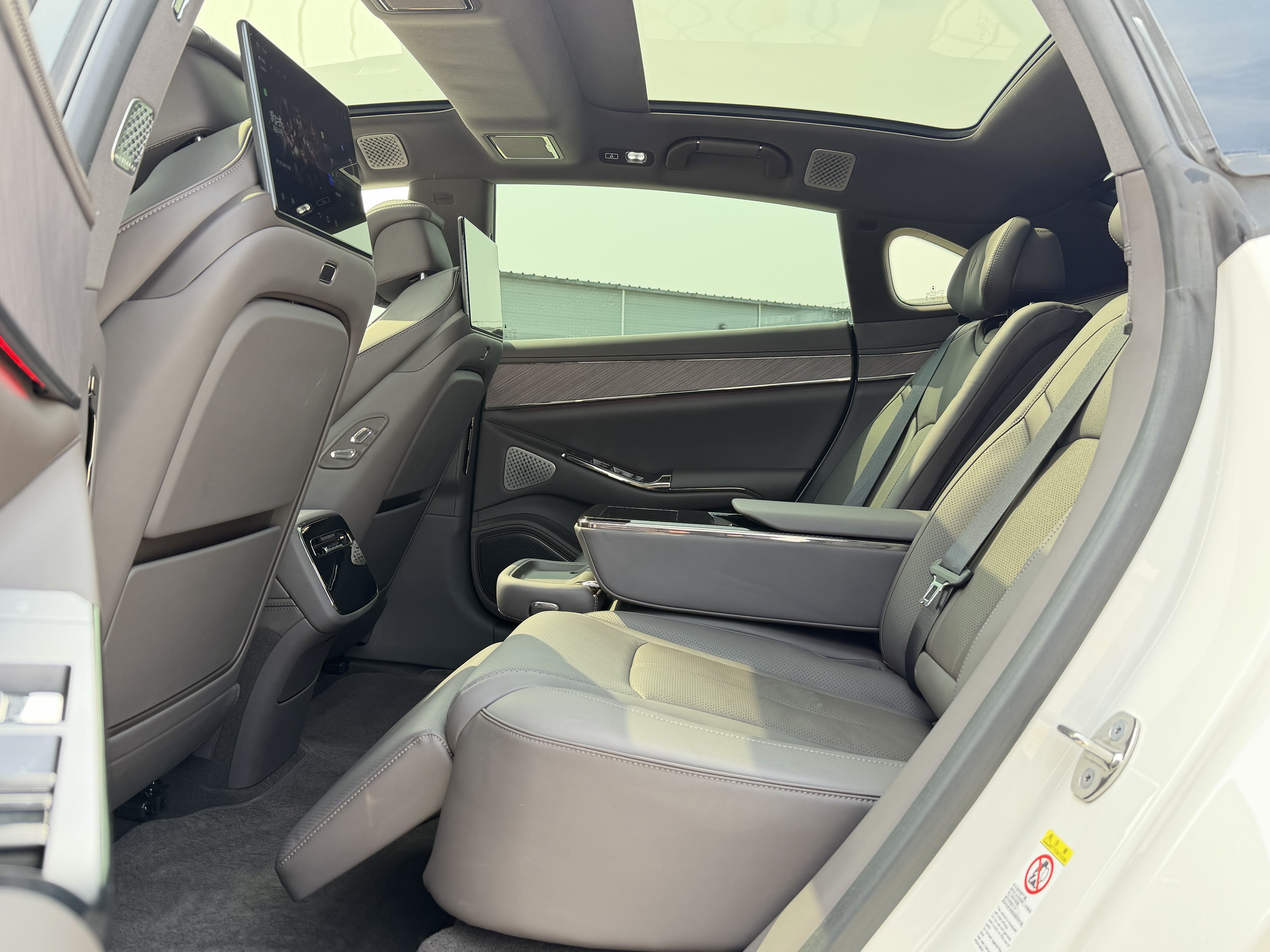 Denza Z9 2024 صورة سيارة #29