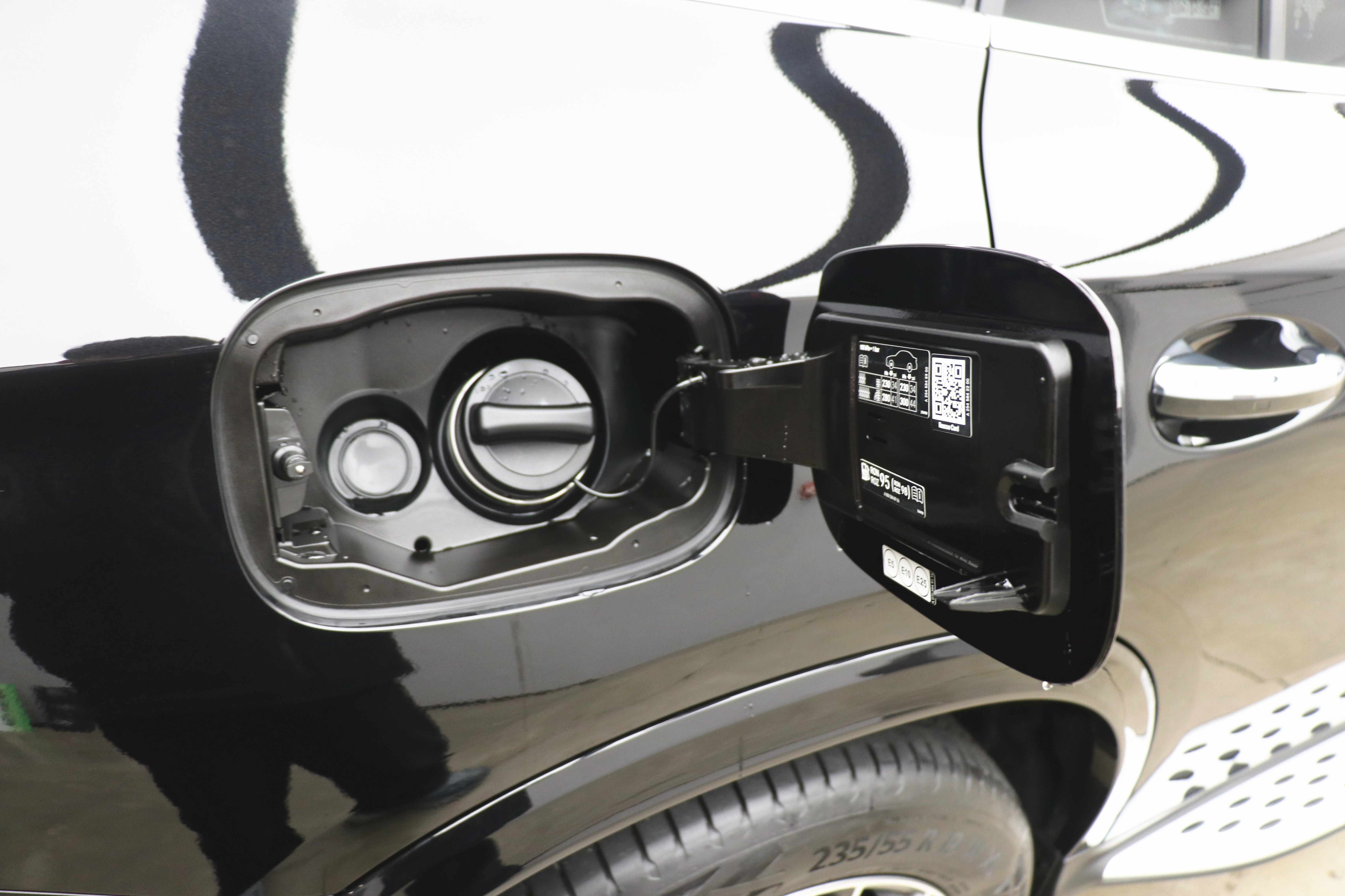 Mercedes-Benz GLC Class 2025 car image #29