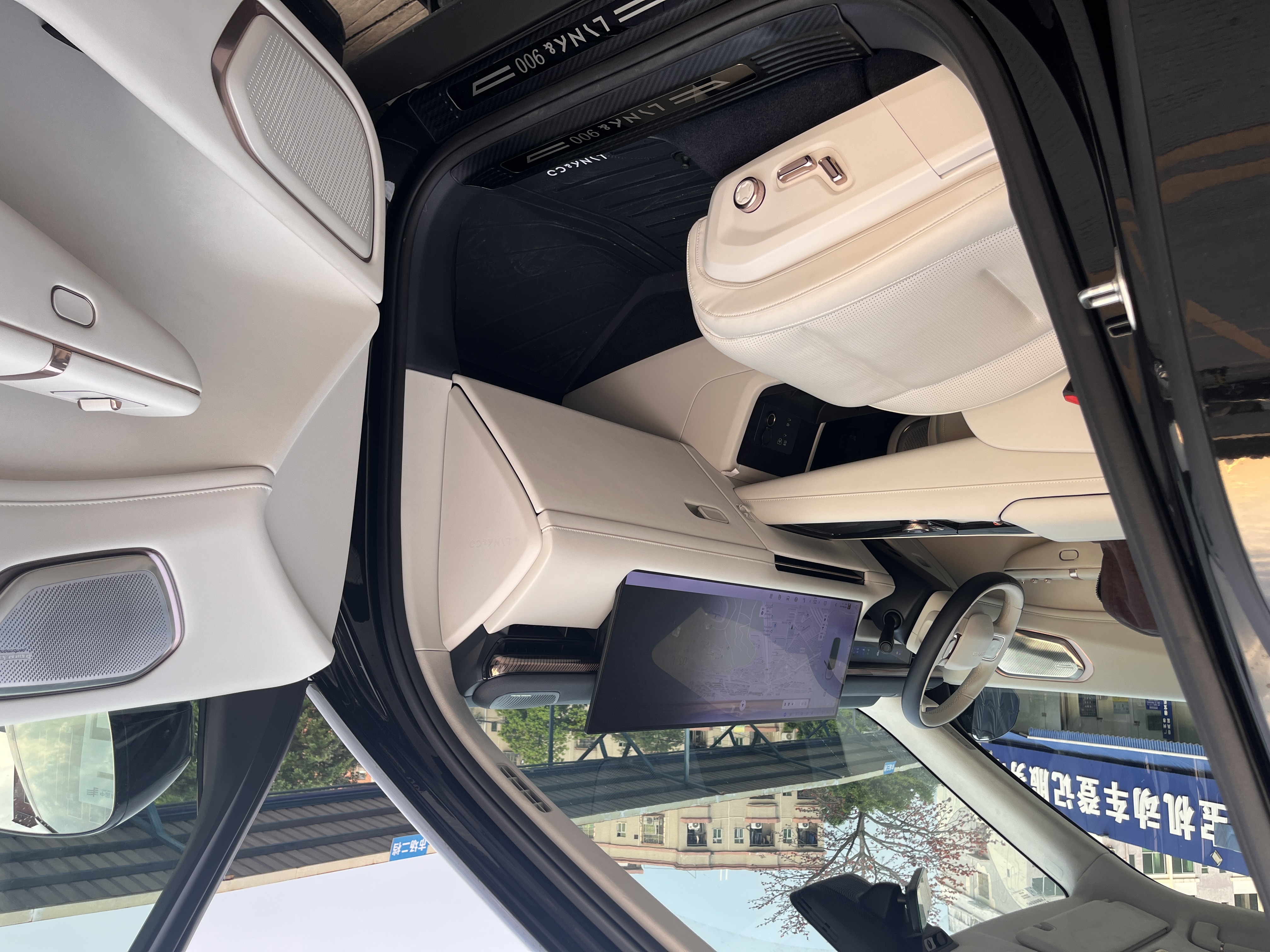 Lynk & Co 900 2025 car image #29
