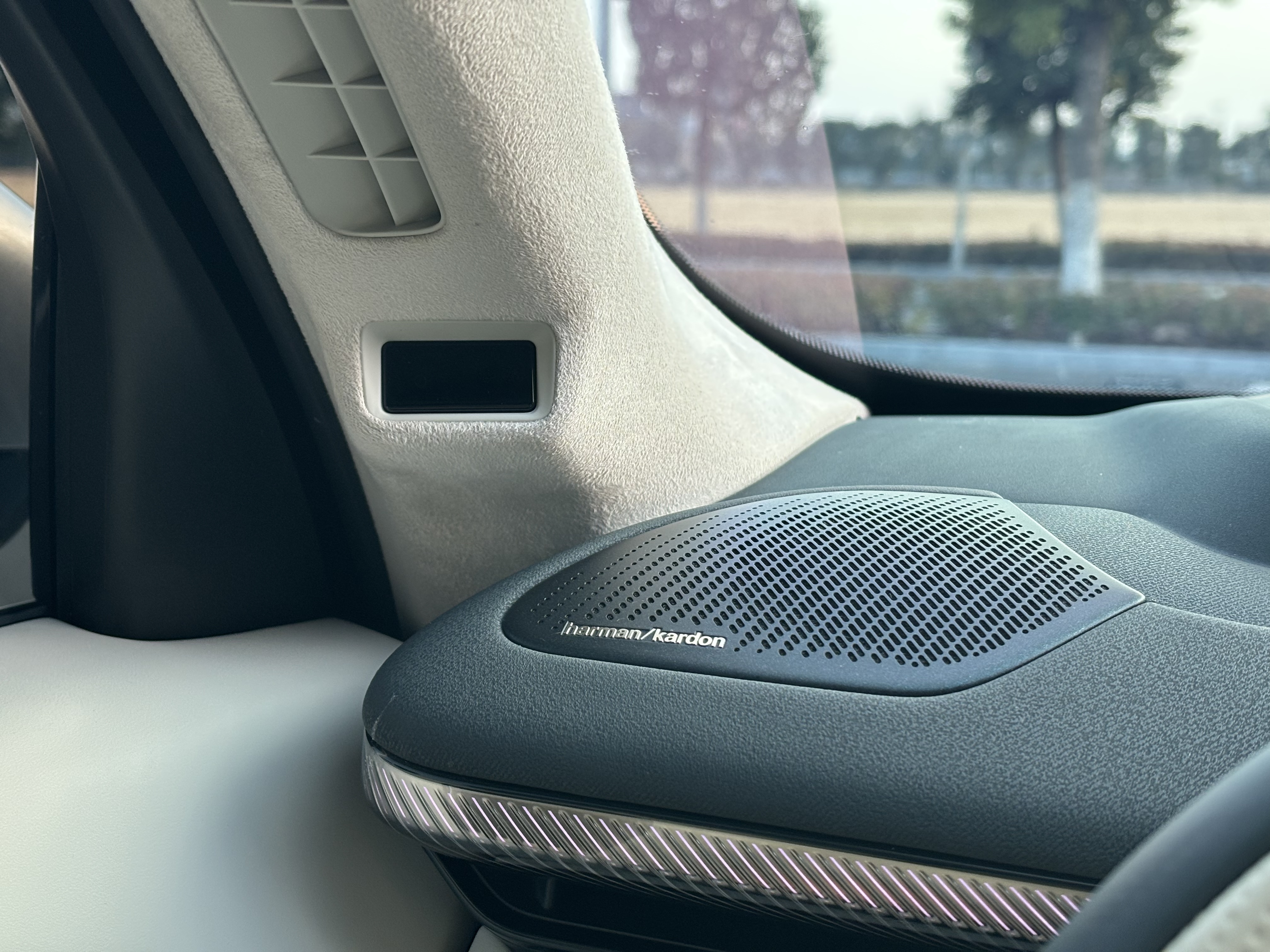Lynk & Co 900 2025 car image #29