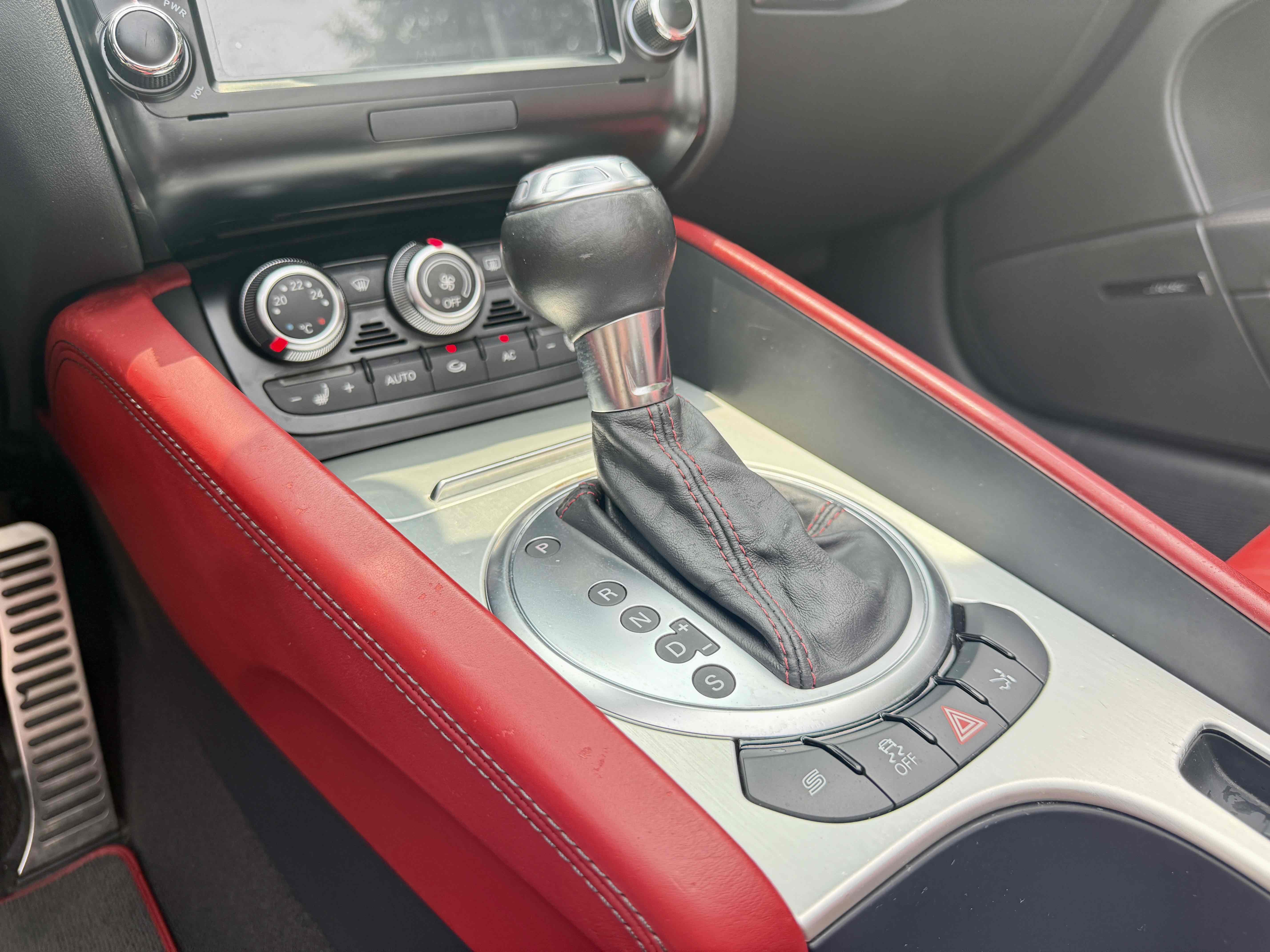 Audi TTS 2011 car image #29