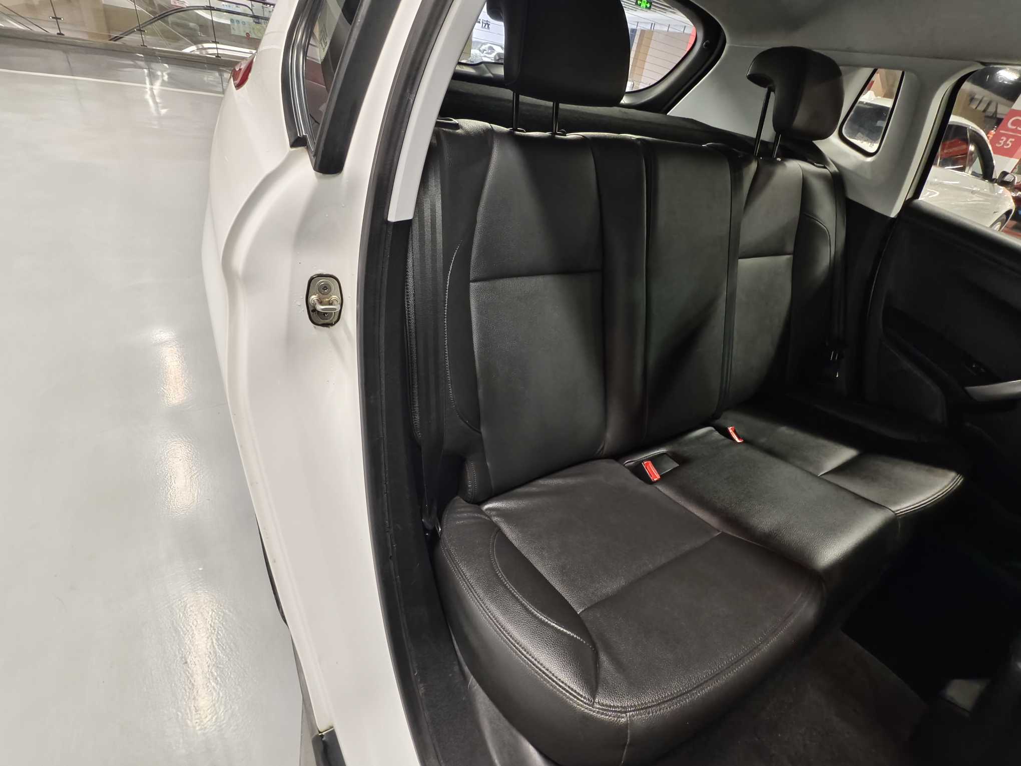 Peugeot 2008 2015 car image #29