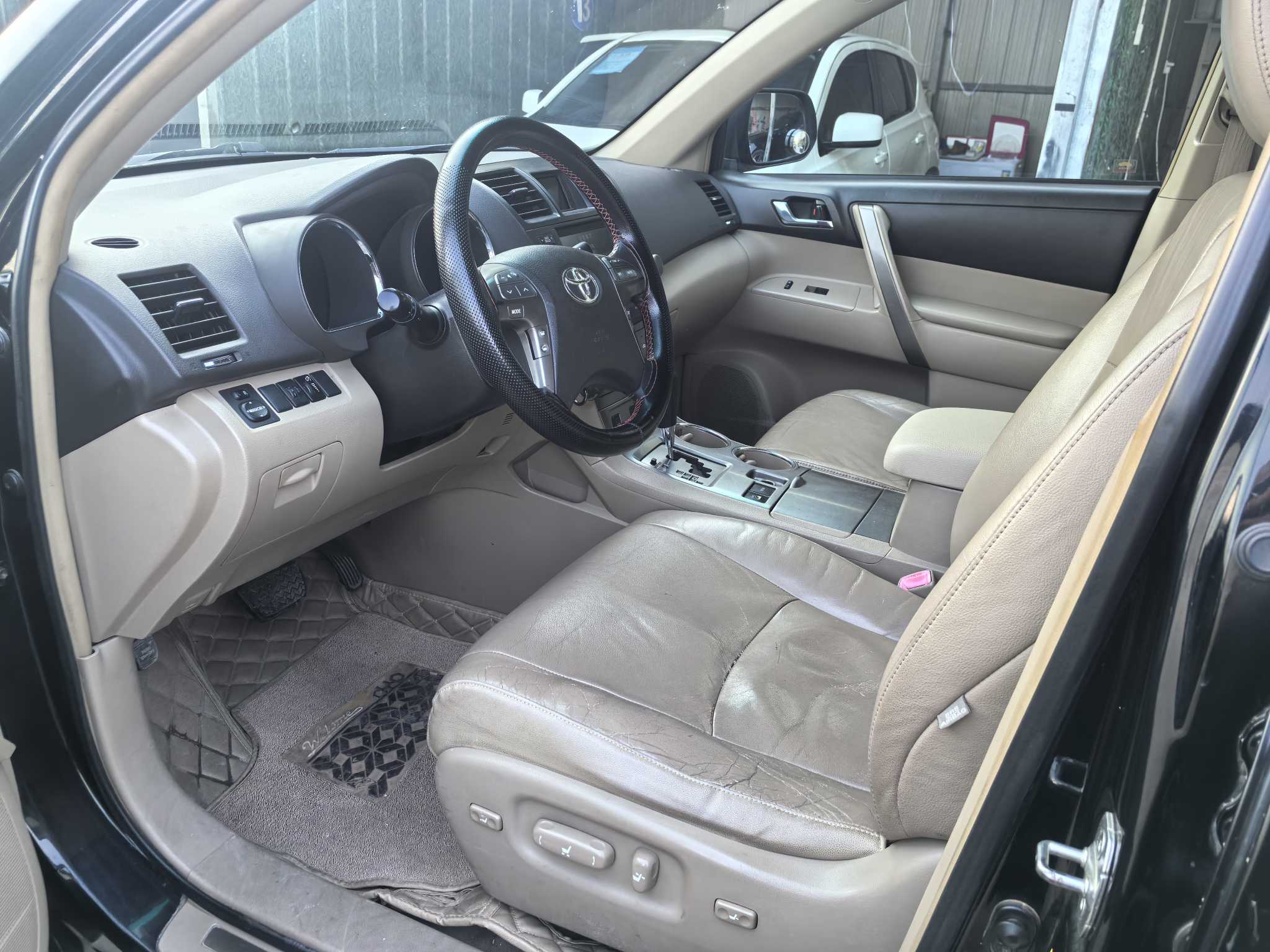 Toyota Highlander 2010 car image #29