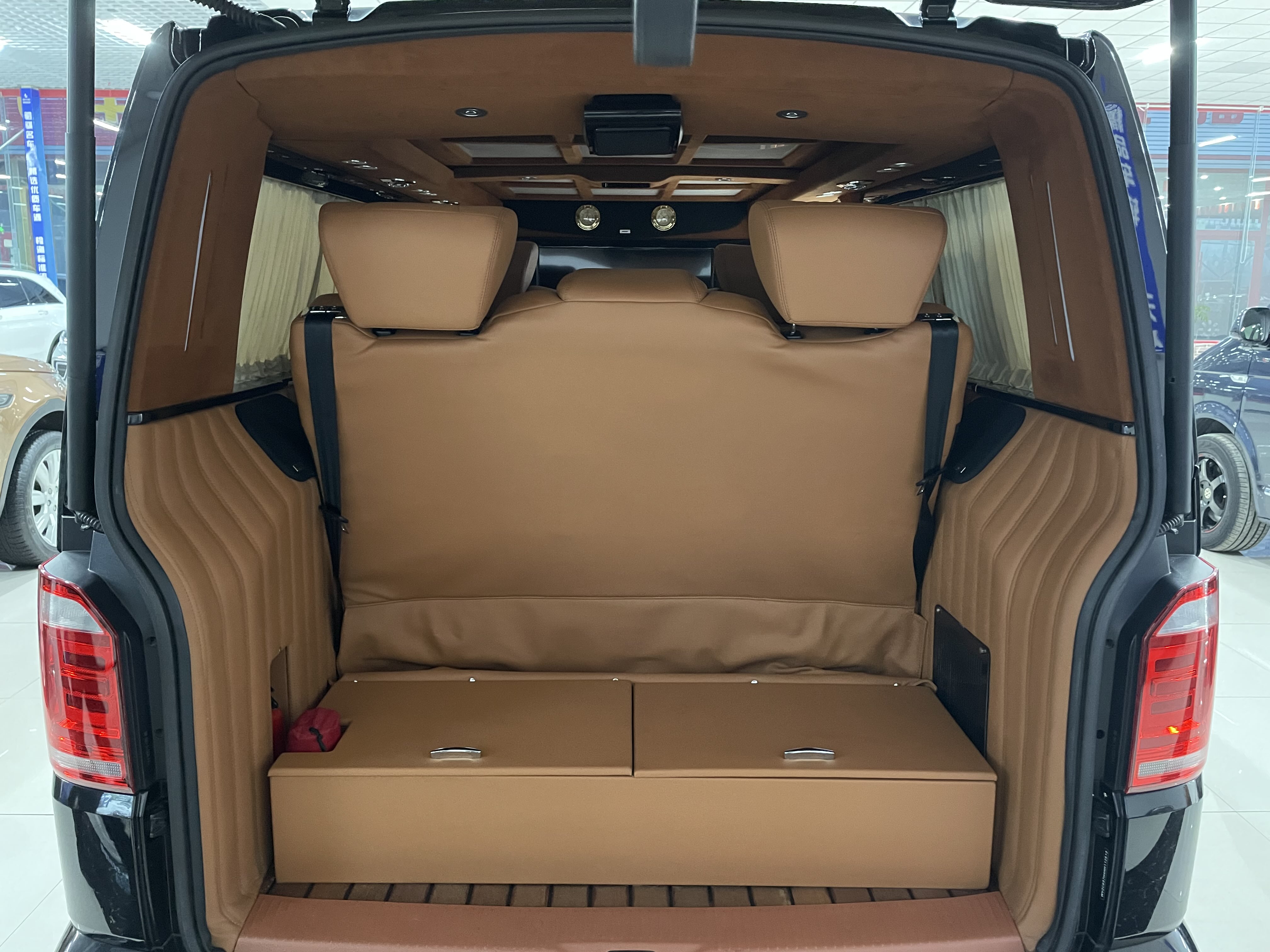 Volkswagen Caravelle 2017 immagine di auto #29