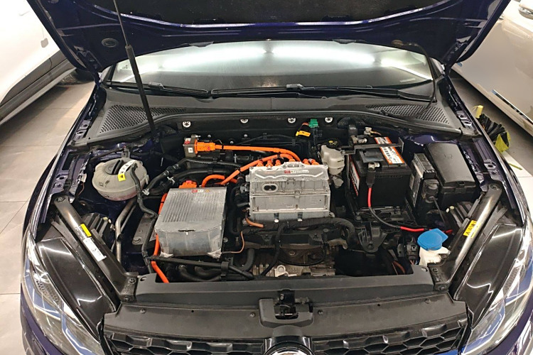 Volkswagen Golf Pure Electric 2020 image de voiture #29