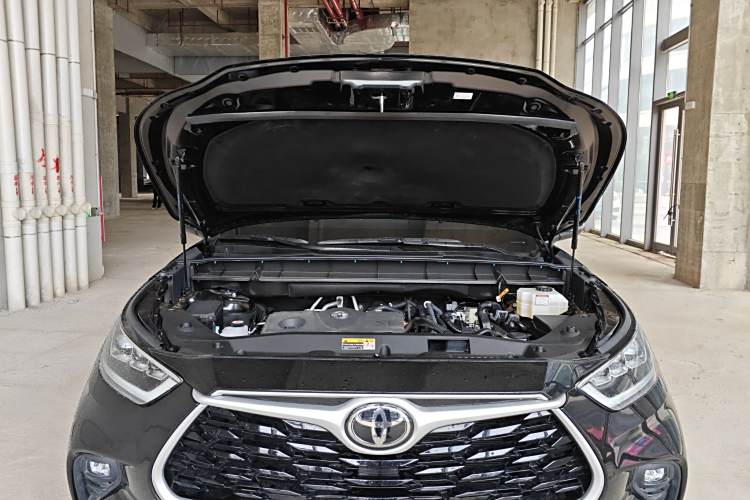 Toyota Highlander (Imported) 2024 car image #29