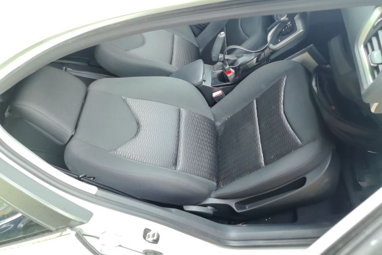 Citroen C4L 2015 car image #29