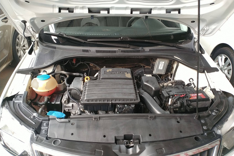 Skoda Rapid 2017 car image #29