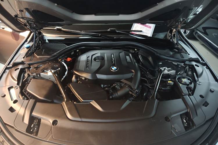 BMW M760Le 2017 #29 BMW M760Le 2017 car image #29